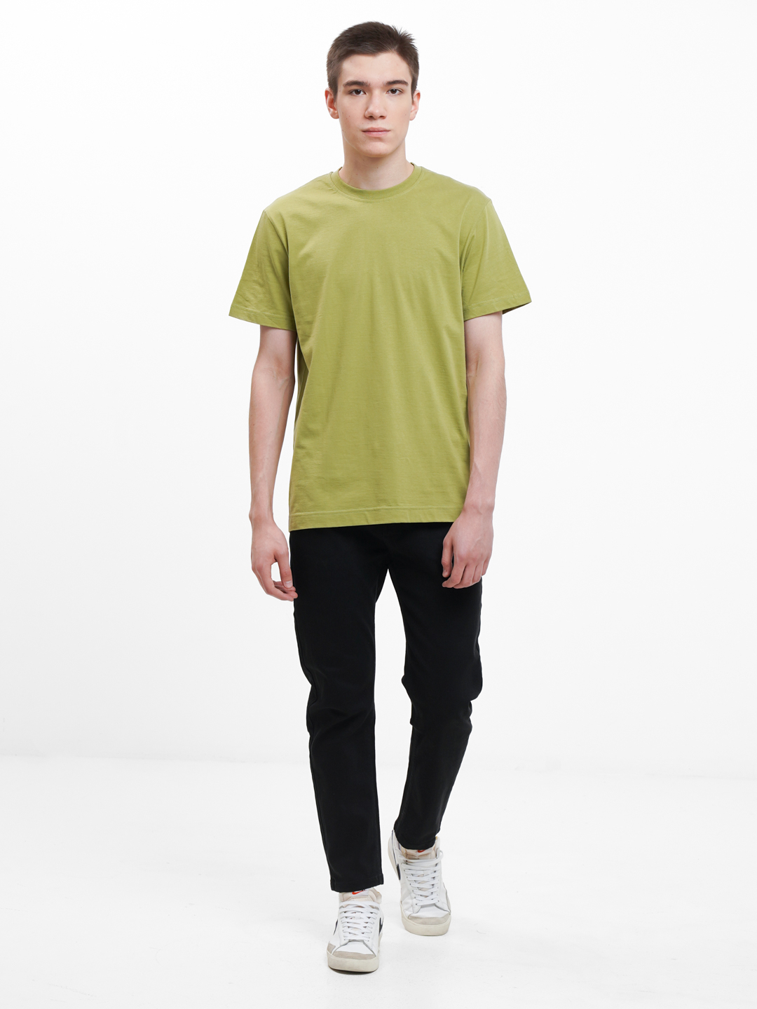 Porno ogli onasining xalatini va eshakni kotardi Loli ayollar erlarini aldashadi