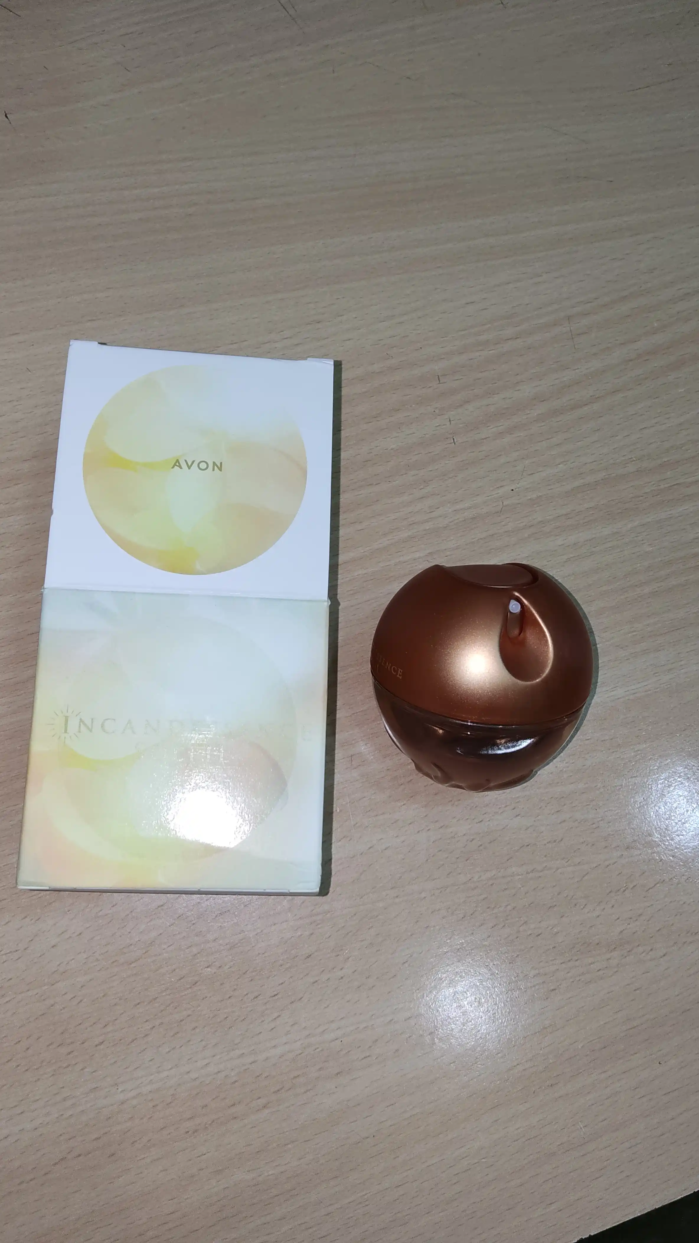Parfyumlangan suv Avon Incandessence Soleil, 50 ml