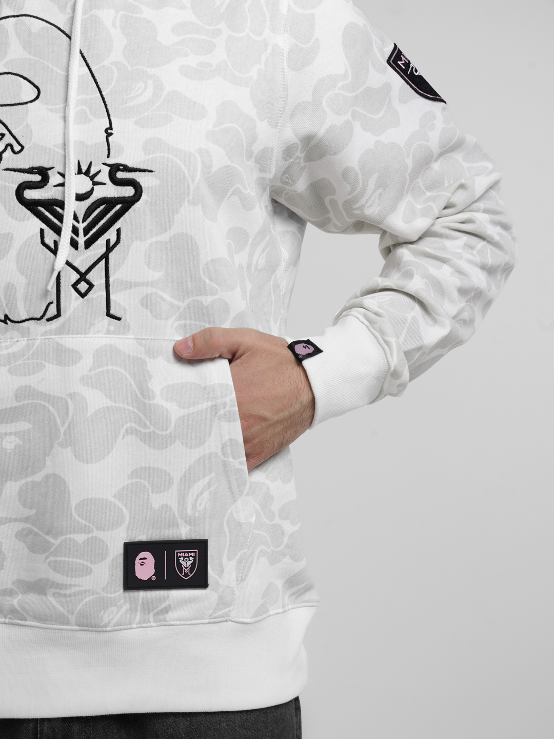 Худи Bape HOODIE BAPE X INTER MIAMI с камуфляжом и капюшоном, унисекс