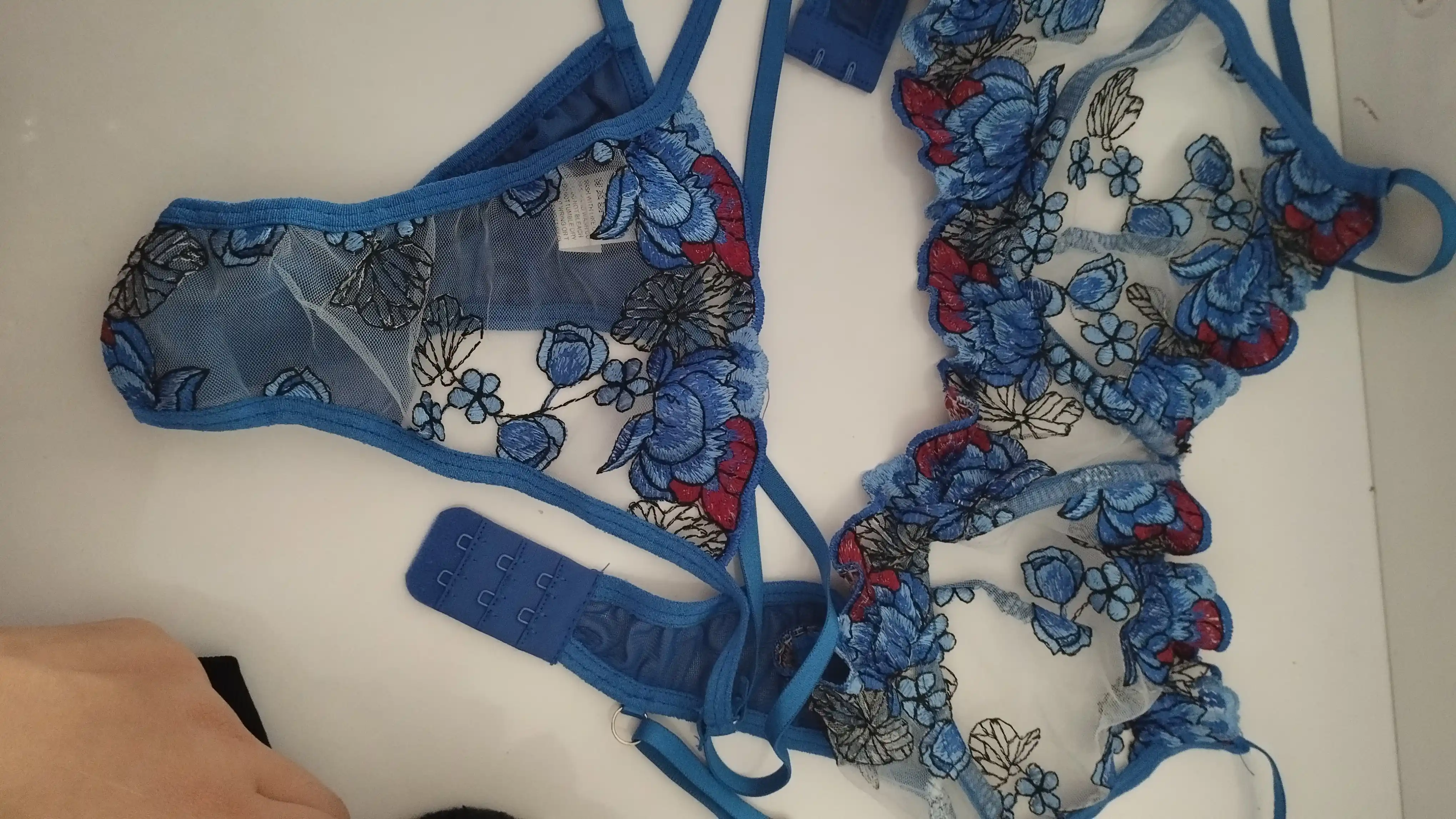 Ayollar ichki kiyim to'plami: gulli dantelli suyaksiz byustgalter va string, S–XL
