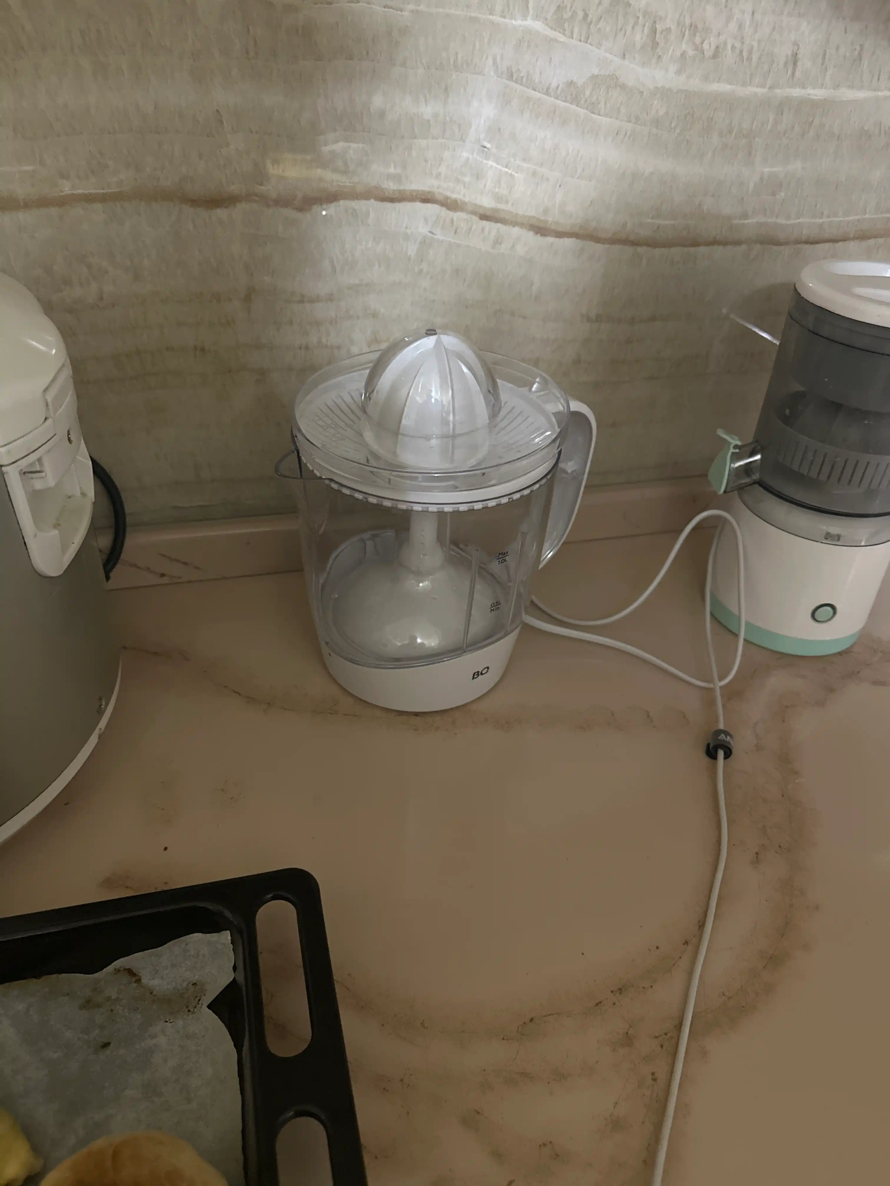 Elektr sharbat chiqargich BQ J1731 sitrus, hajmi 1 litr, quvvati 35 Vt, tezligi 64 min/ob
