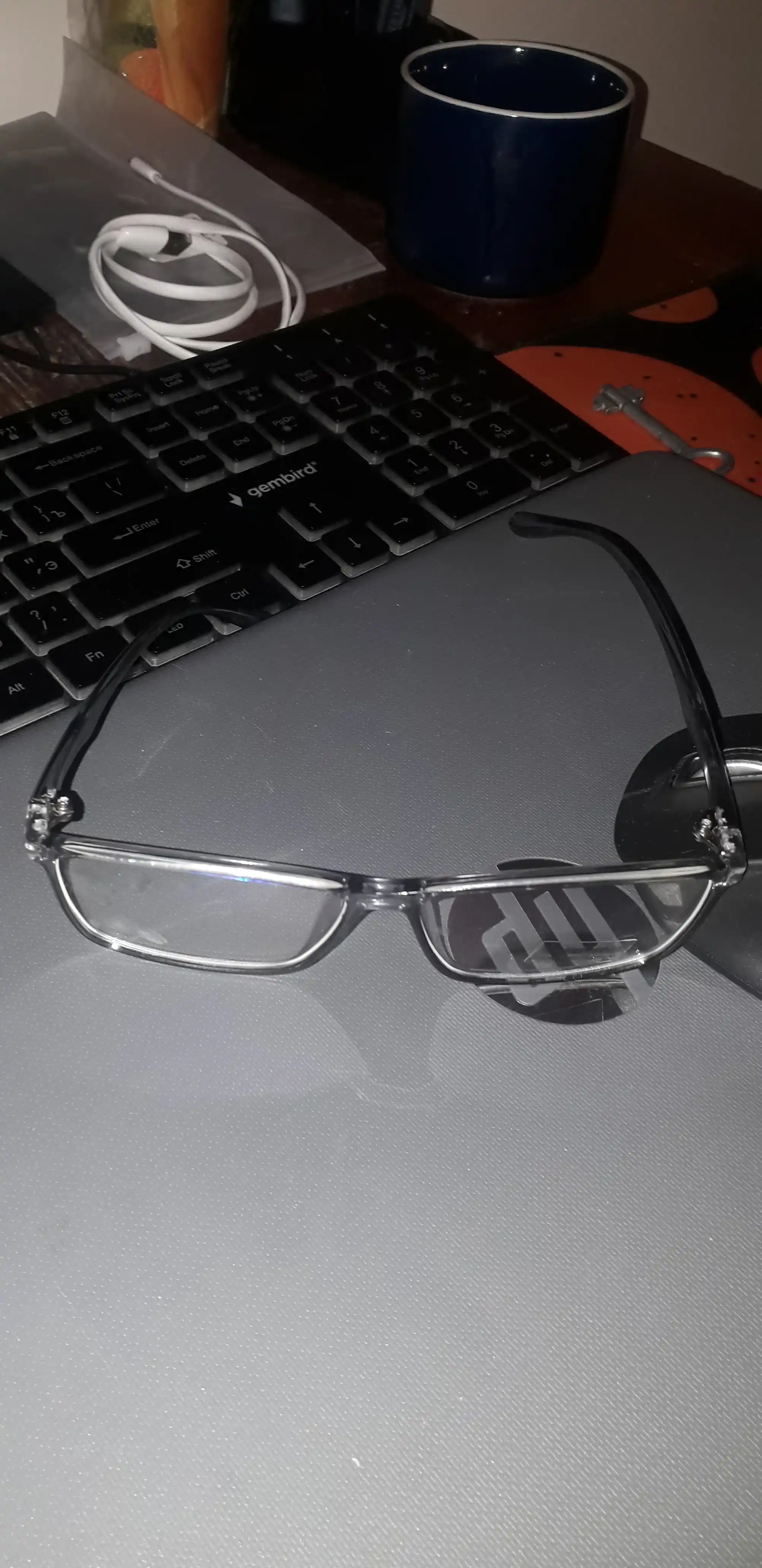 Erkaklar va ayollar uchun kompyuterdan 100% himoya ko'zoynak