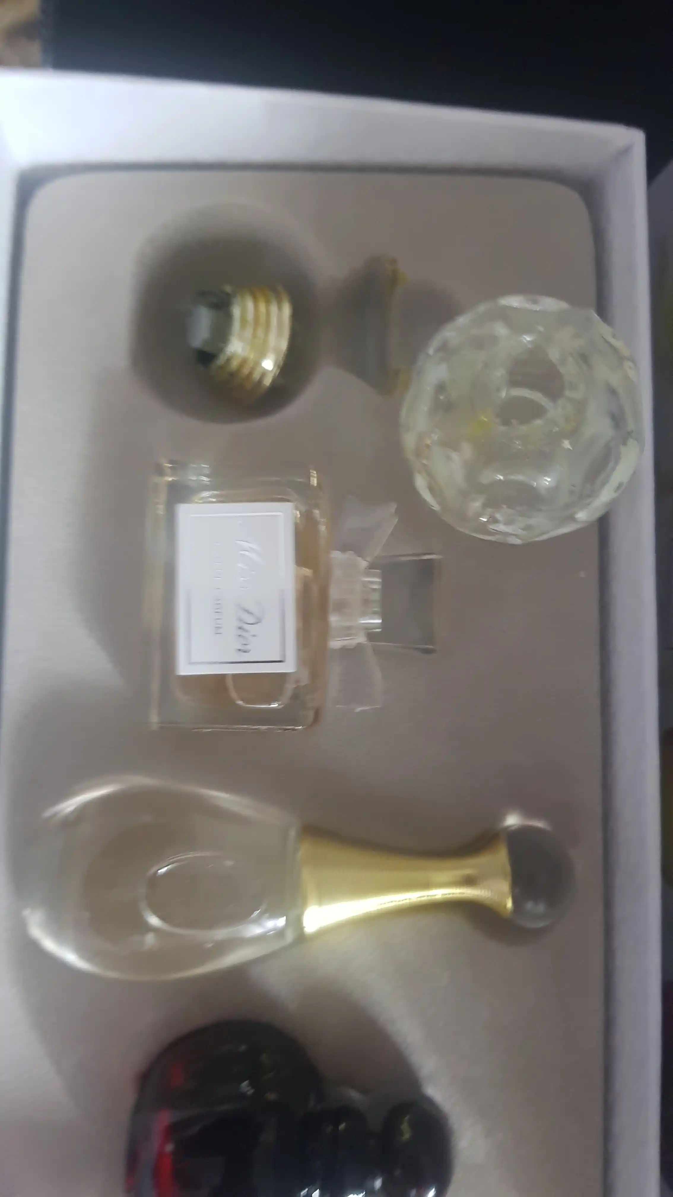 Sovg'a uchun atirlar to'plami Les Parfumes, ayollar va qizlar uchun, 5 tasi 1 da