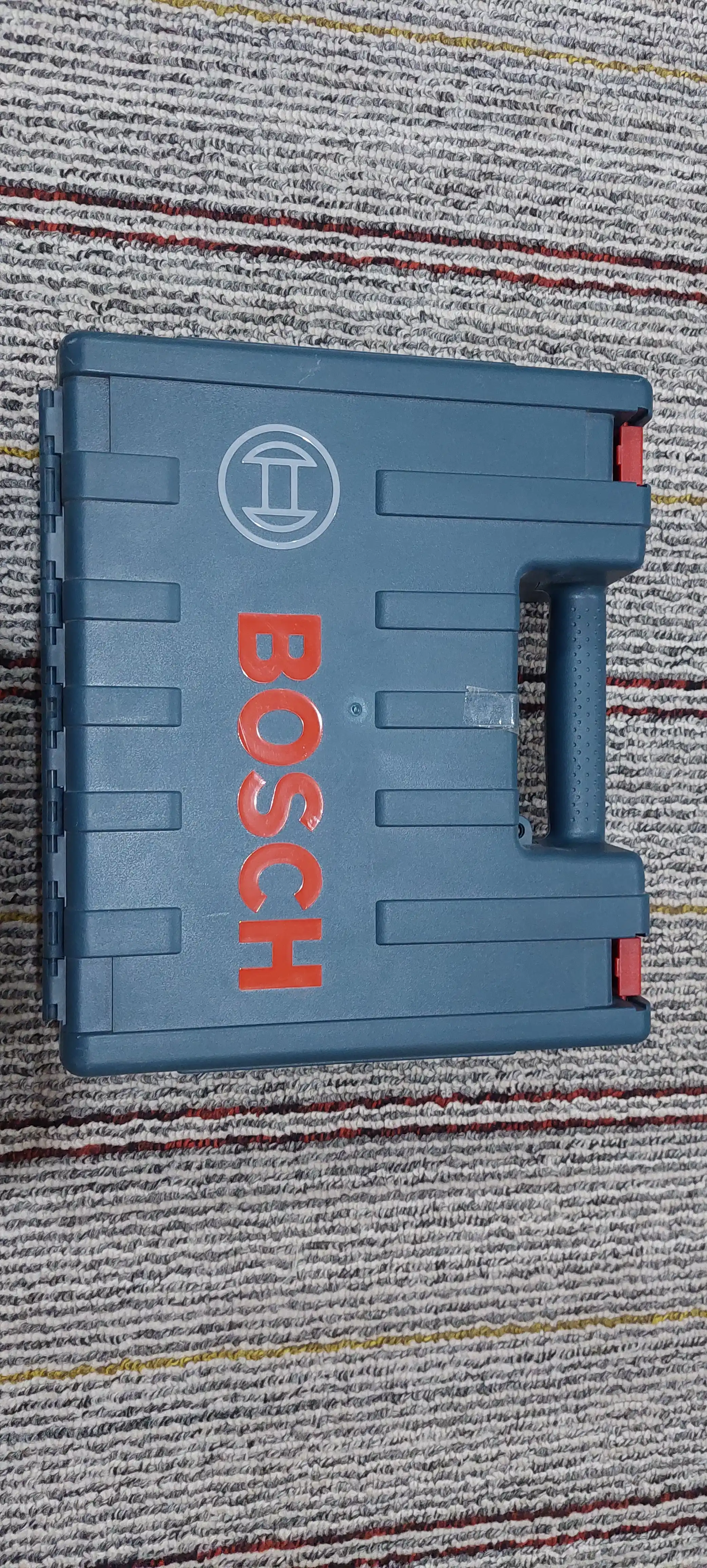 Lazerli tekislikni o'lchash asbobi qabul qiluvchisi bilan BOSCH GCL 2-50+LR6
