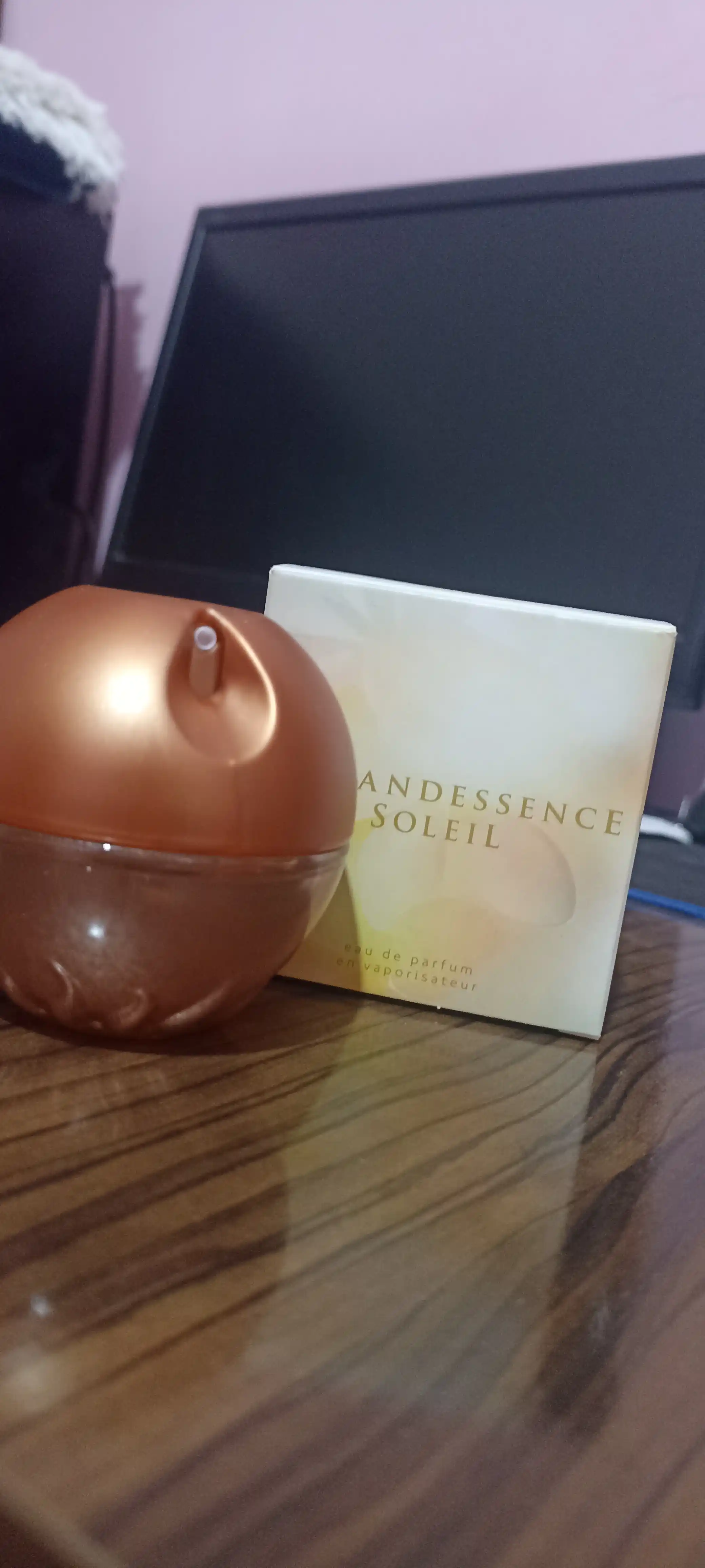 Parfyumlangan suv Avon Incandessence Soleil, 50 ml