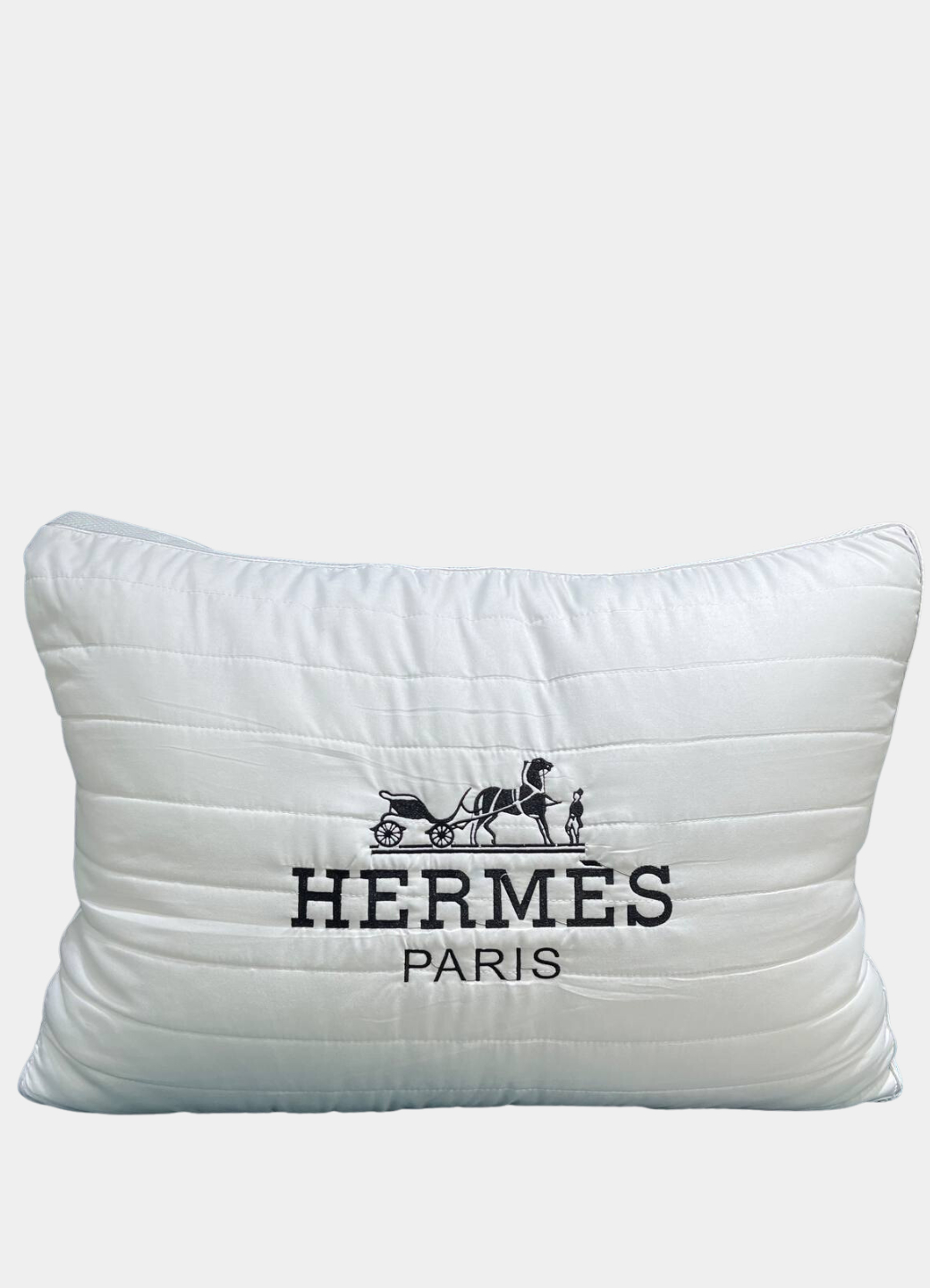 qoramagiz sigir qiz holatida Chozilgan rus mushukining fotosurati