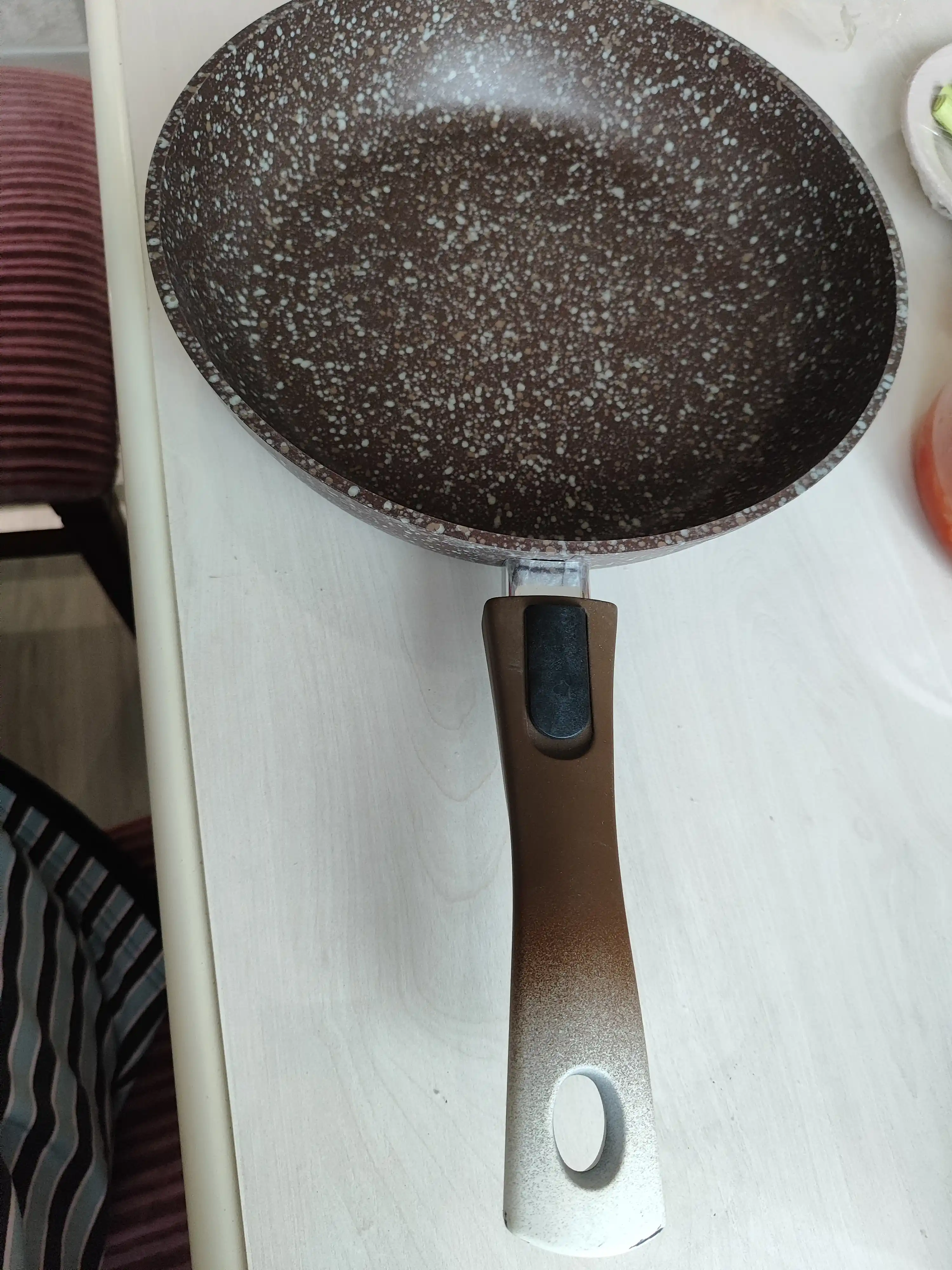 Tova Kukmara Elite Stone, olinadigan tutqich bilan