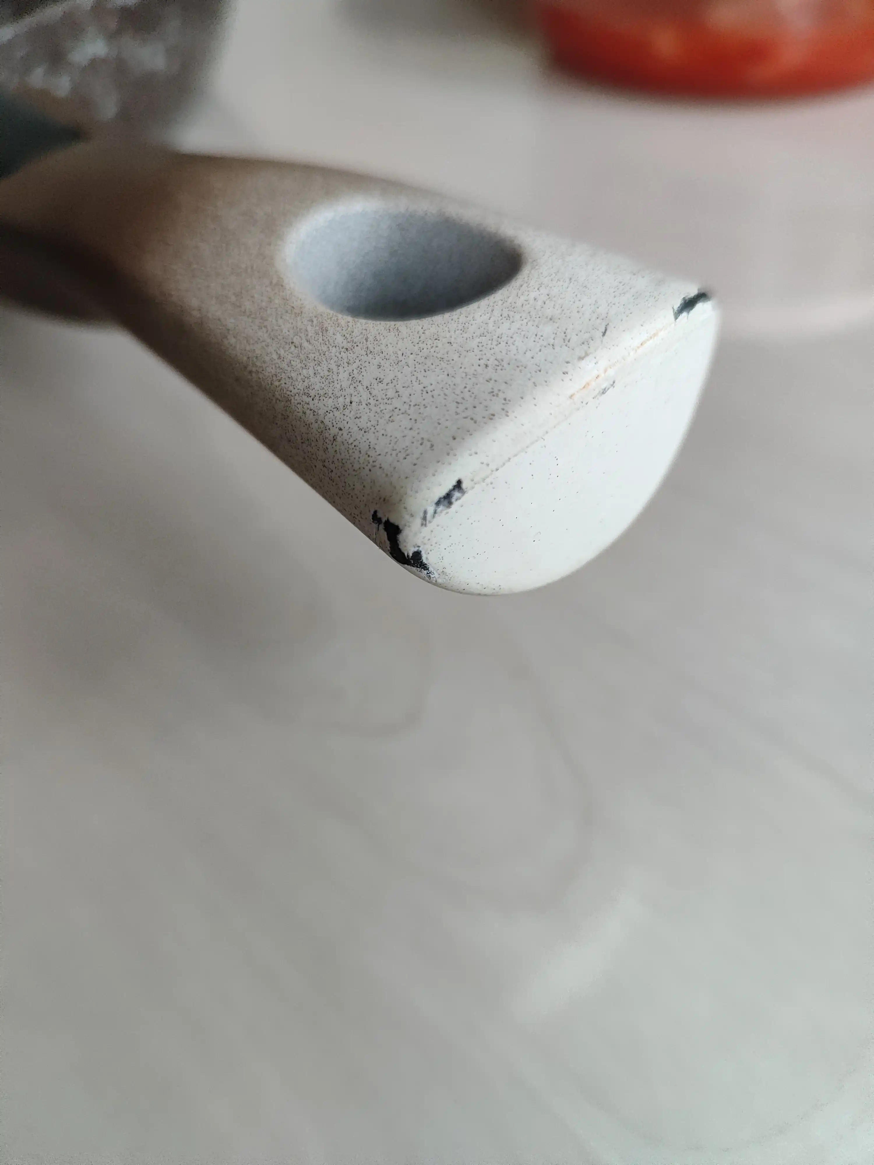 Tova Kukmara Elite Stone, olinadigan tutqich bilan