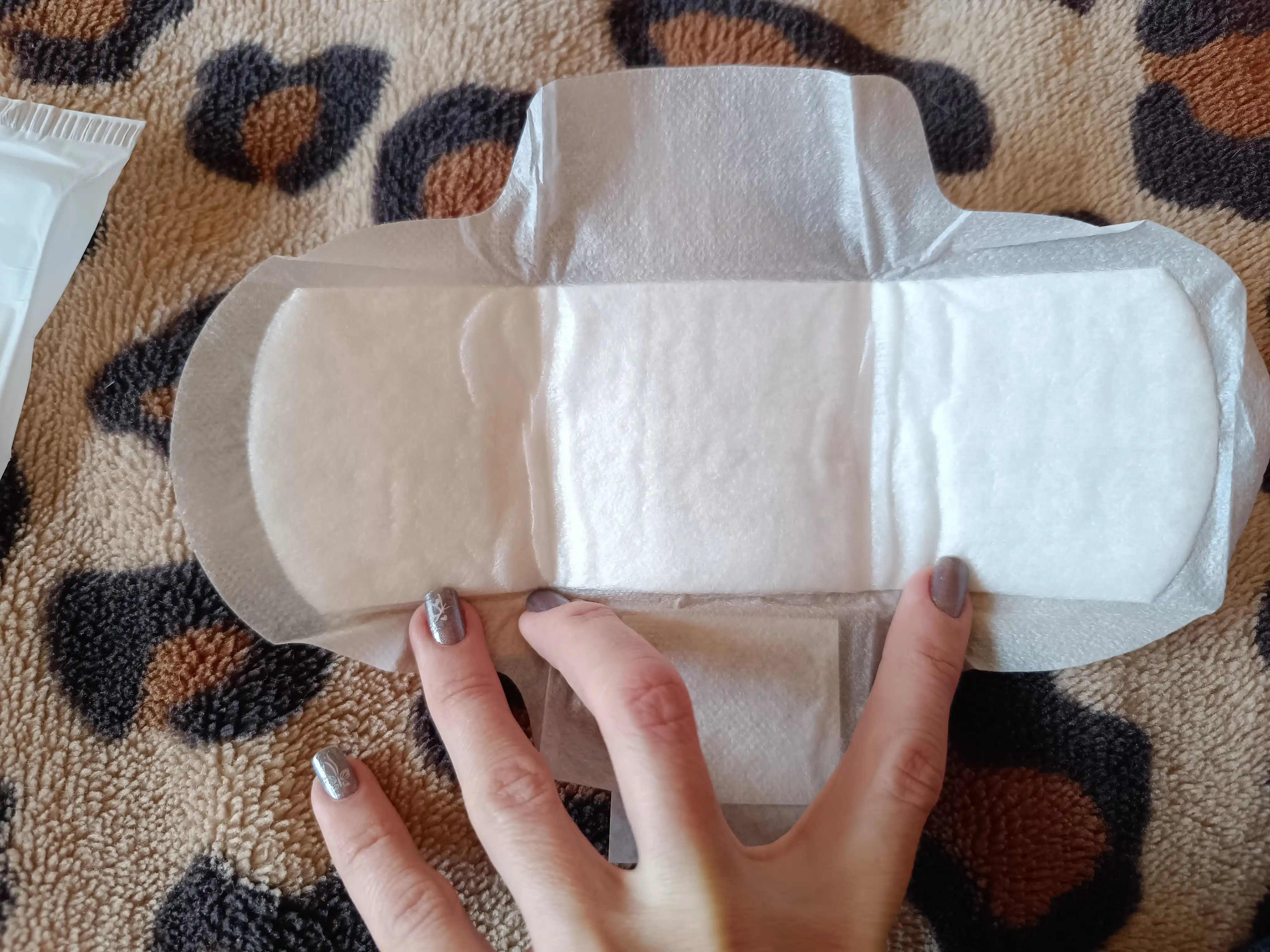 Ayollar uchun sanitariya prokladkalari Meggi Ultra Light, 10 dona