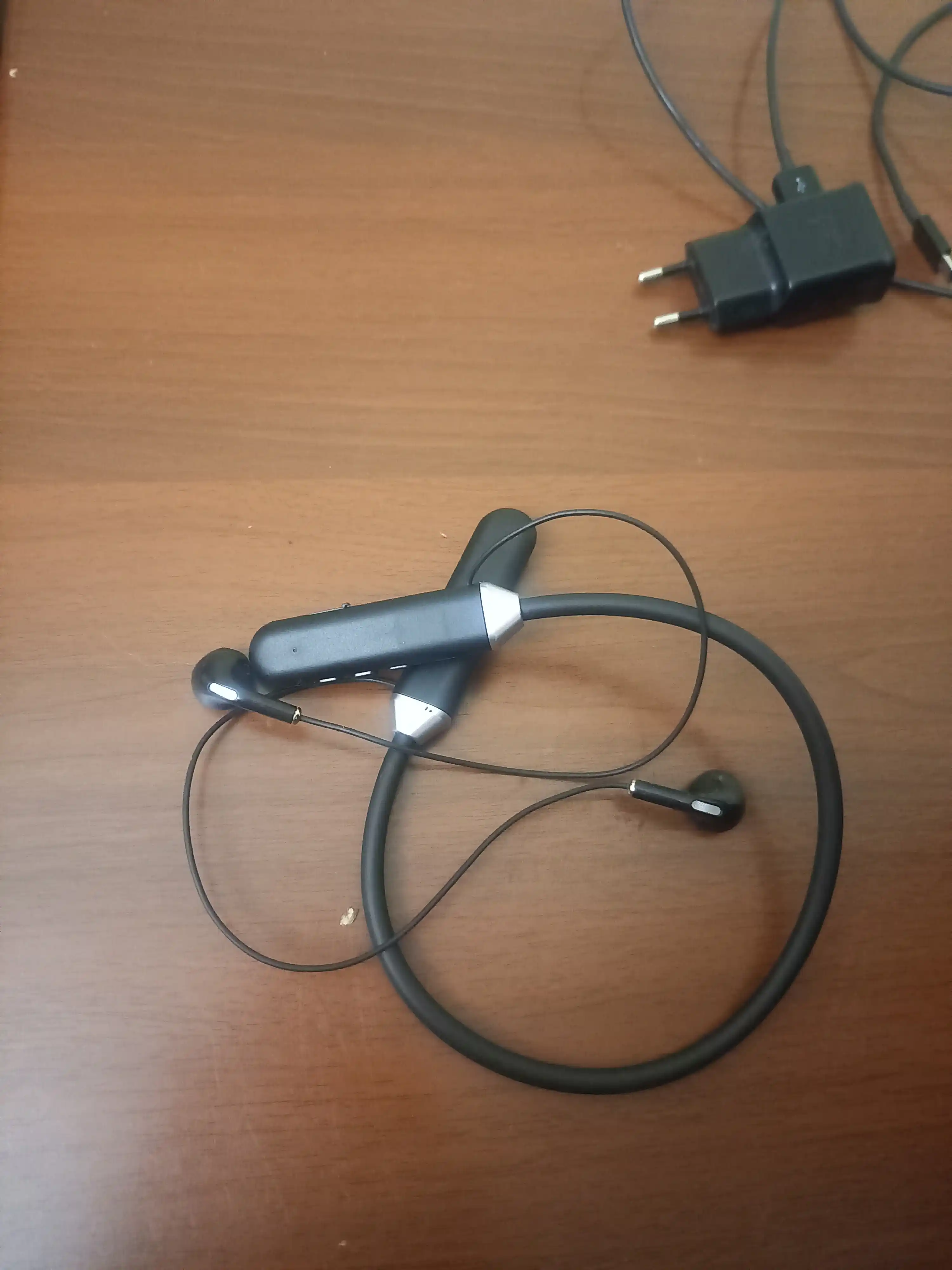 Simsiz minigarnituralar, naushniklar, bluetooth tasmali sport turlari
