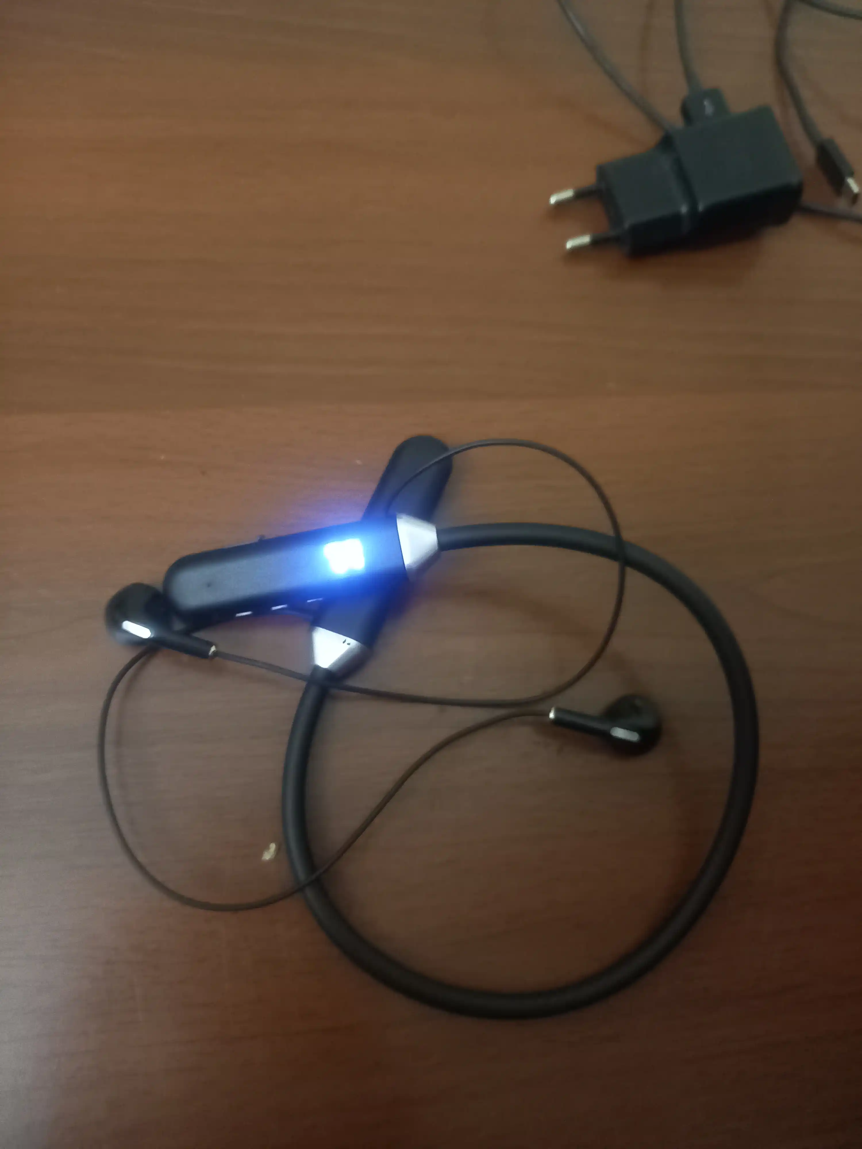 Simsiz minigarnituralar, naushniklar, bluetooth tasmali sport turlari