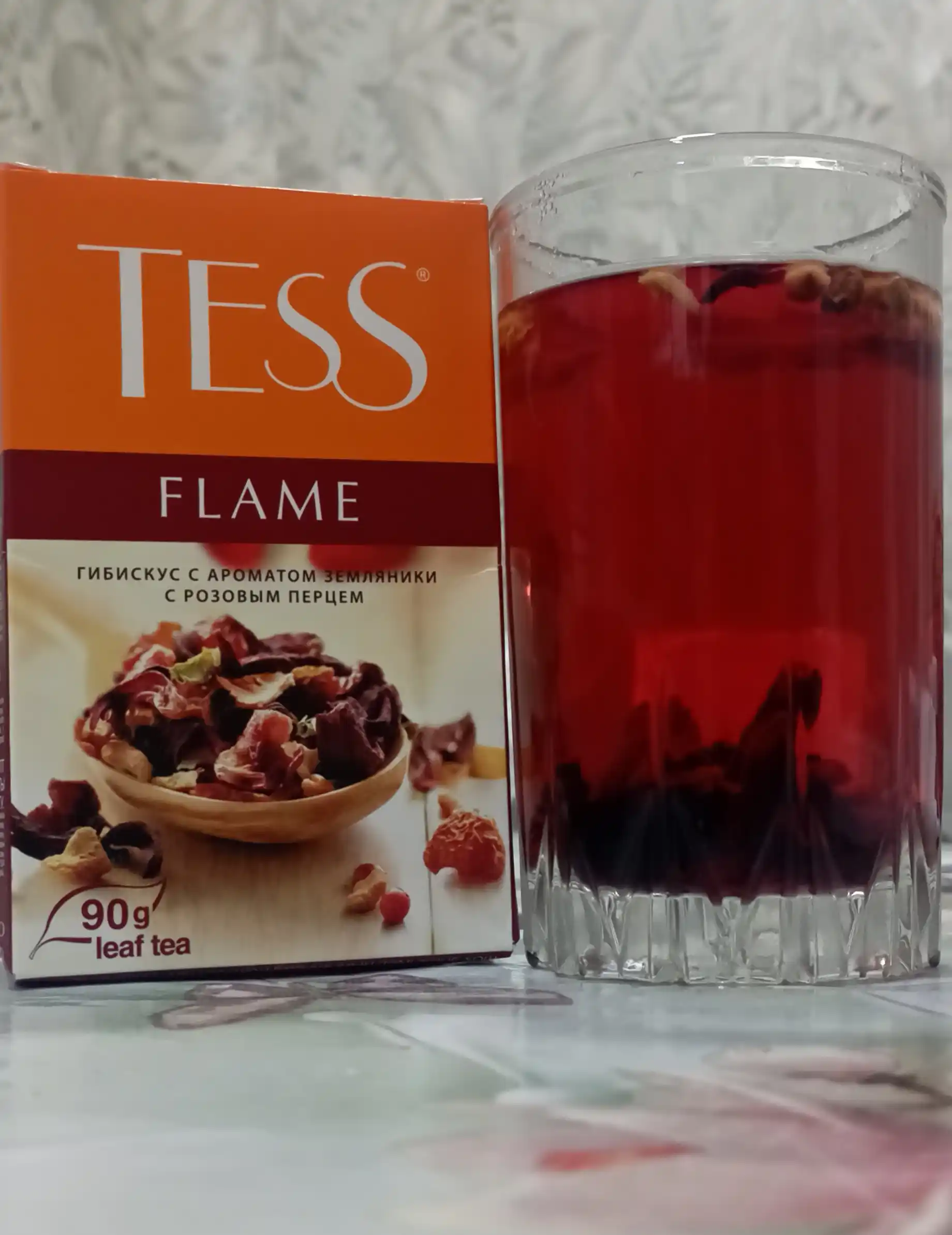 Чай красный Tess Flame, "Гибискус с ароматом земляники и с розовым перцем", 90 г