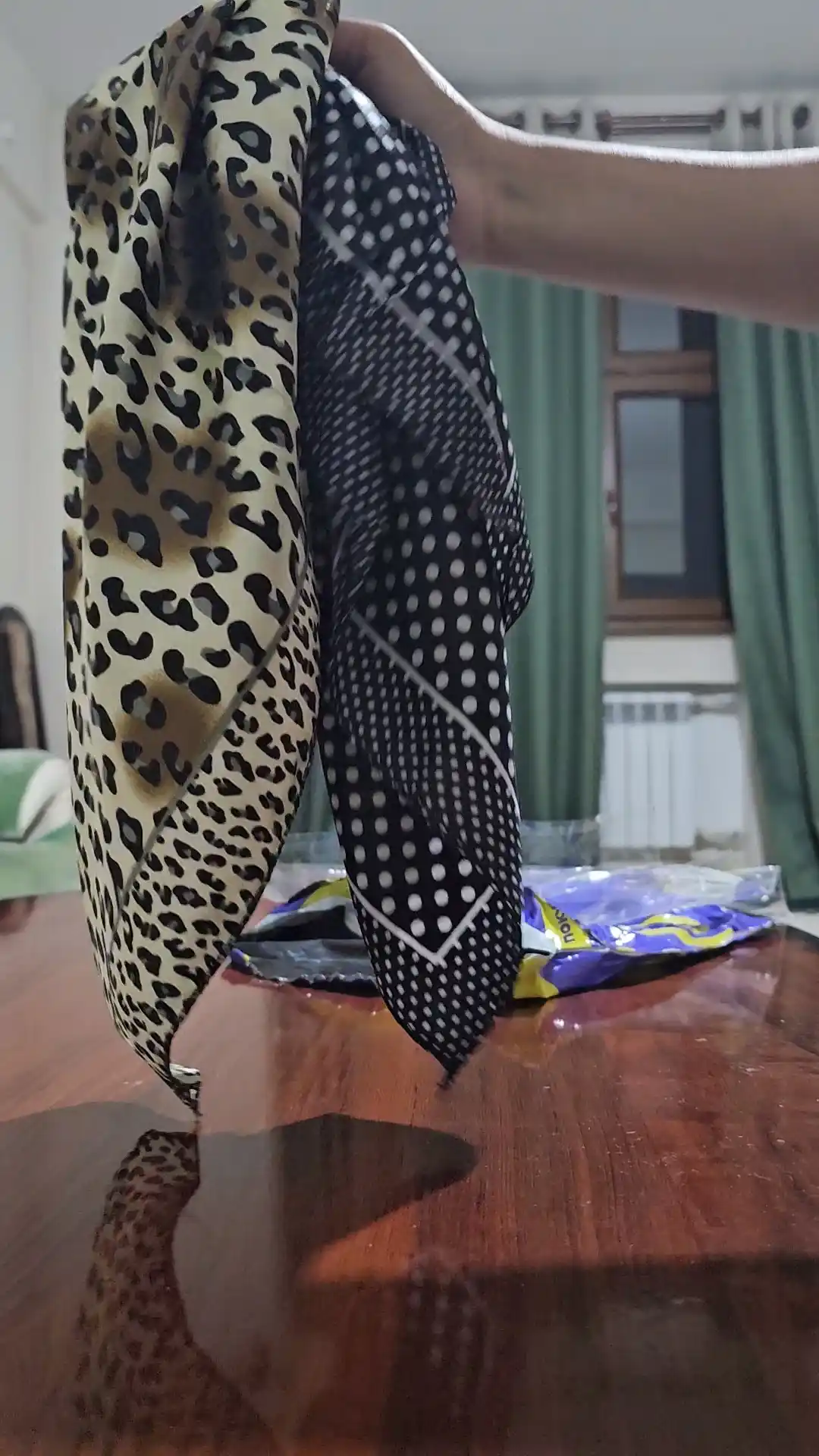 Ayollar ro'molchasi bosh yoki bo'yin uchun, kvadrat bosma bandana, atlas palantin