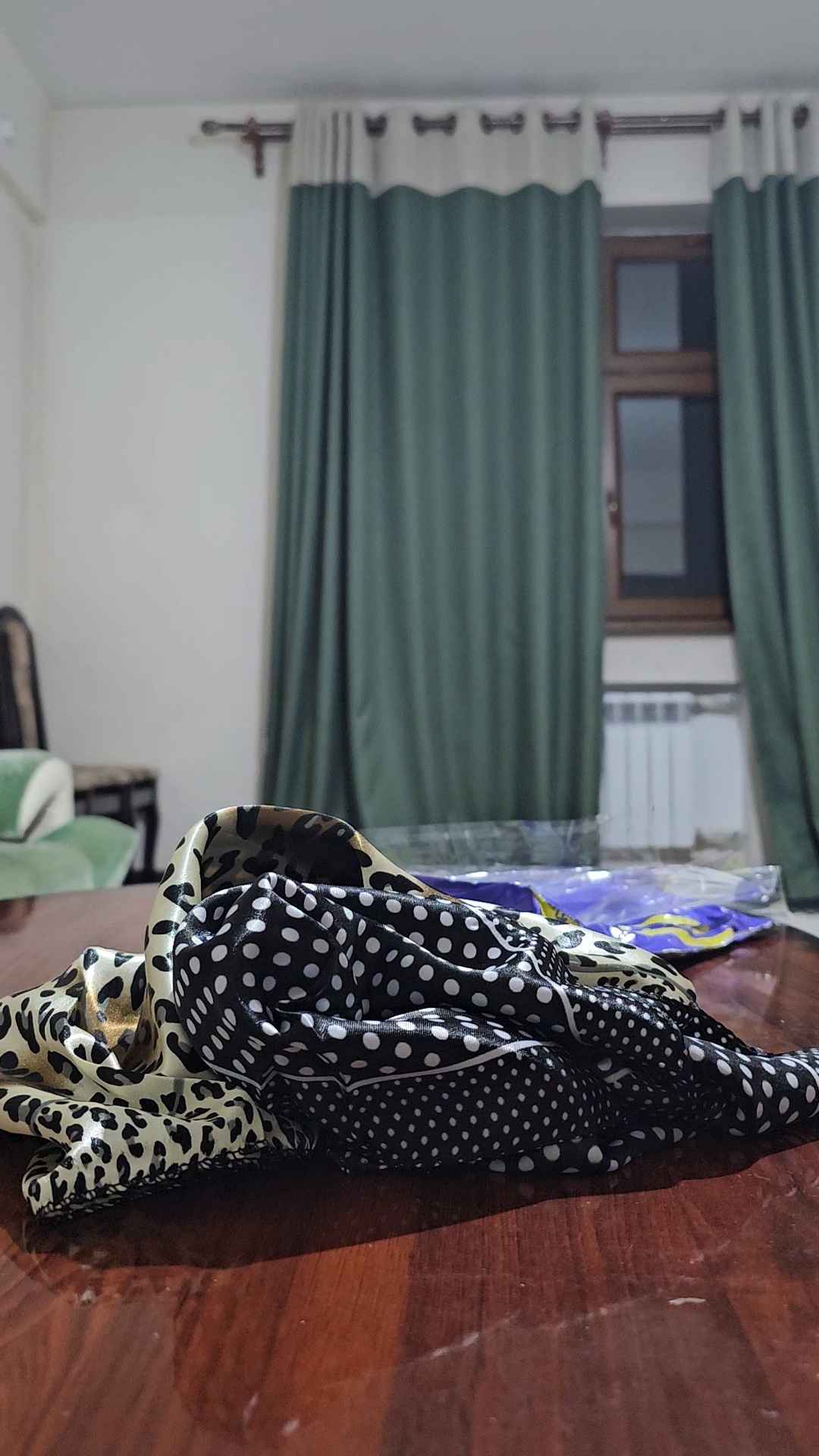 Ayollar ro'molchasi bosh yoki bo'yin uchun, kvadrat bosma bandana, atlas palantin