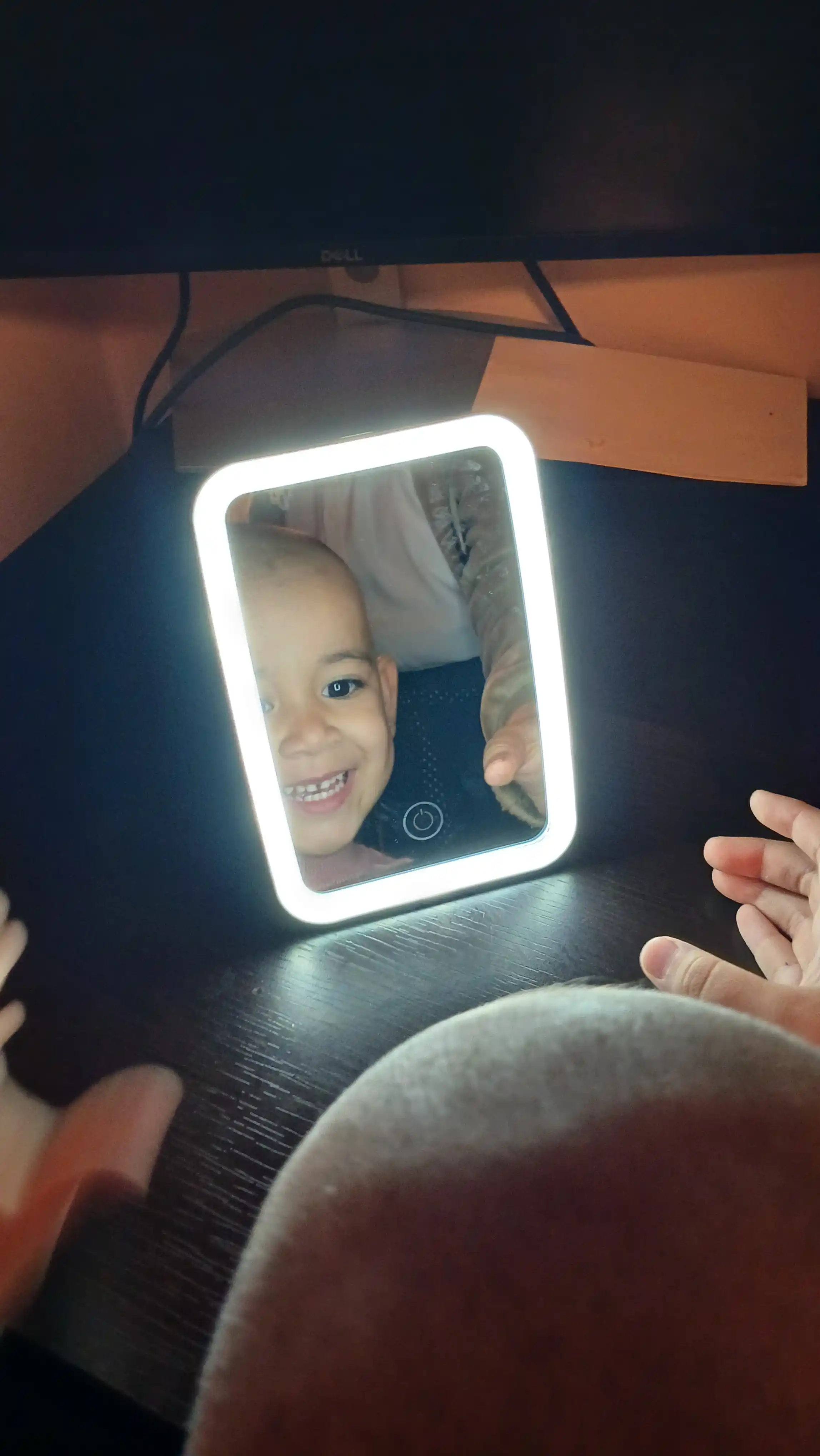 Зеркало с LED-подсветкой UnliLook CS278, пластиковый с USB, 3xAA