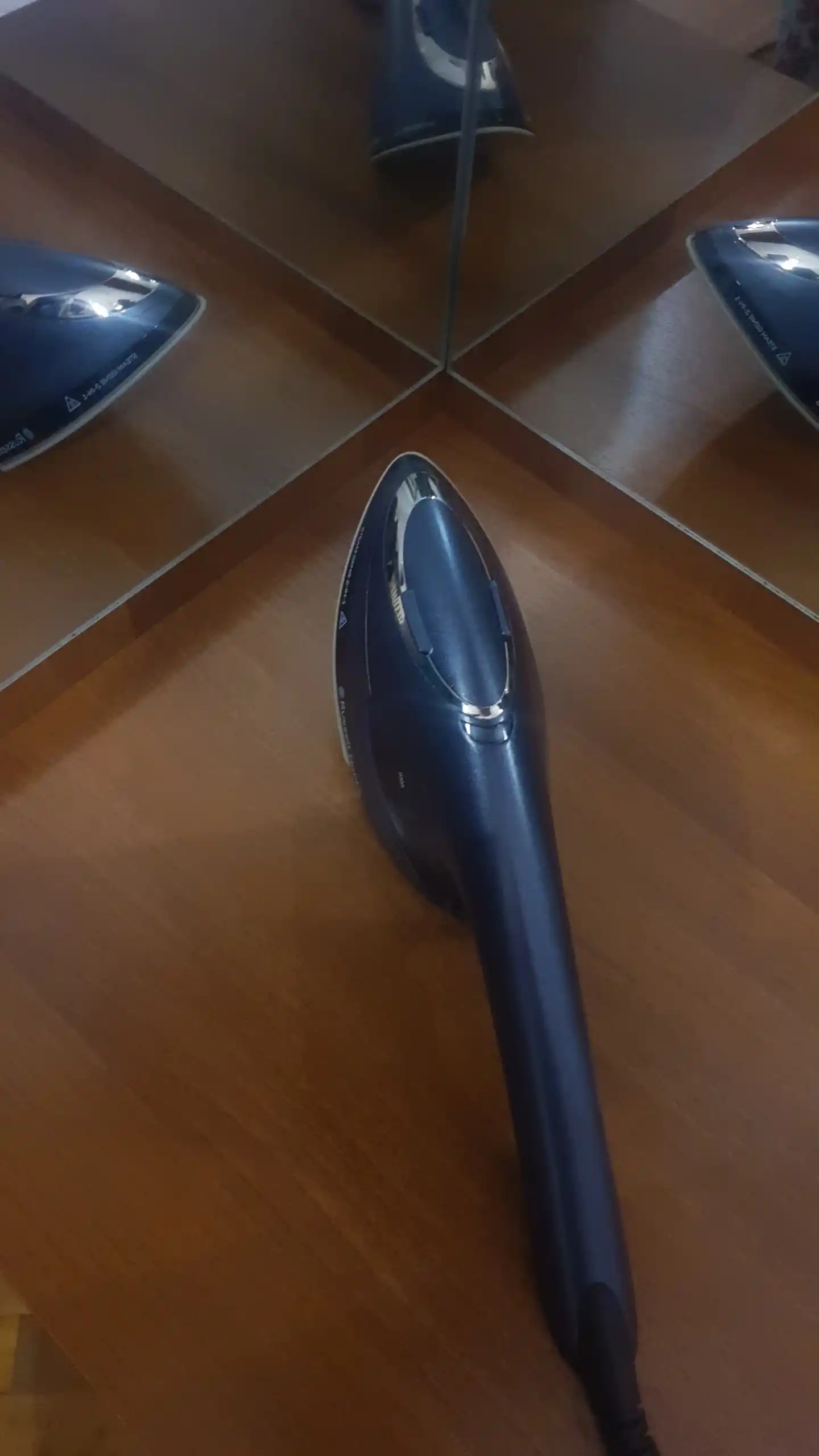 Отпариватель и паровой утюг Russell Hobbs Steam Genie 2 в 1 28370-56, 1700 Вт,пар 20 г/мин
