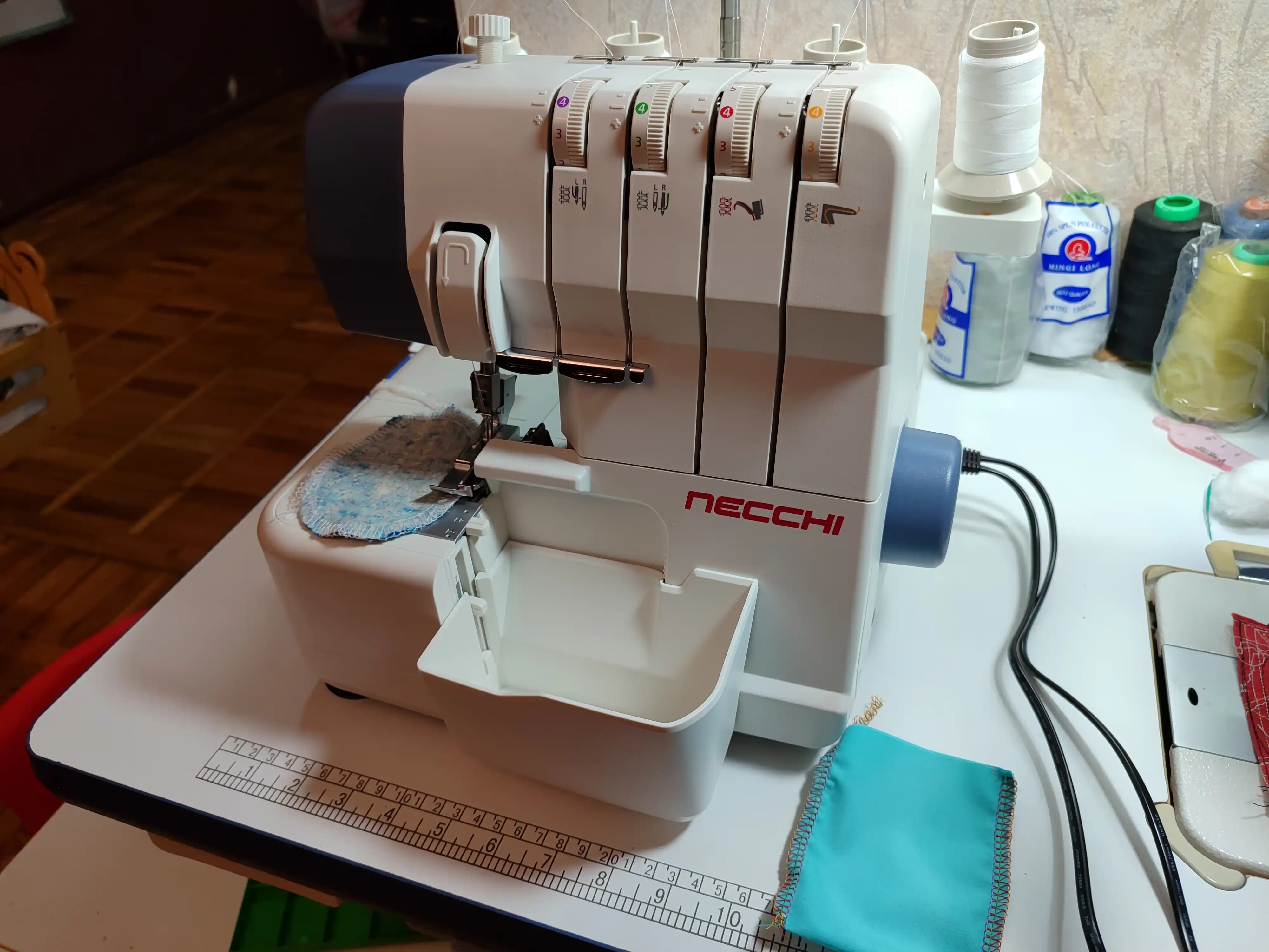 Оверлок Necchi NL11C 4554D, 1300 строчек в минуту