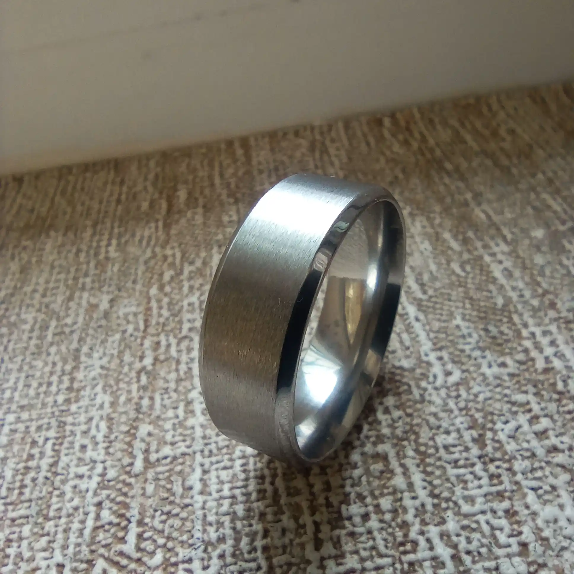 Uzuk po'latdan, keng, 8 mm