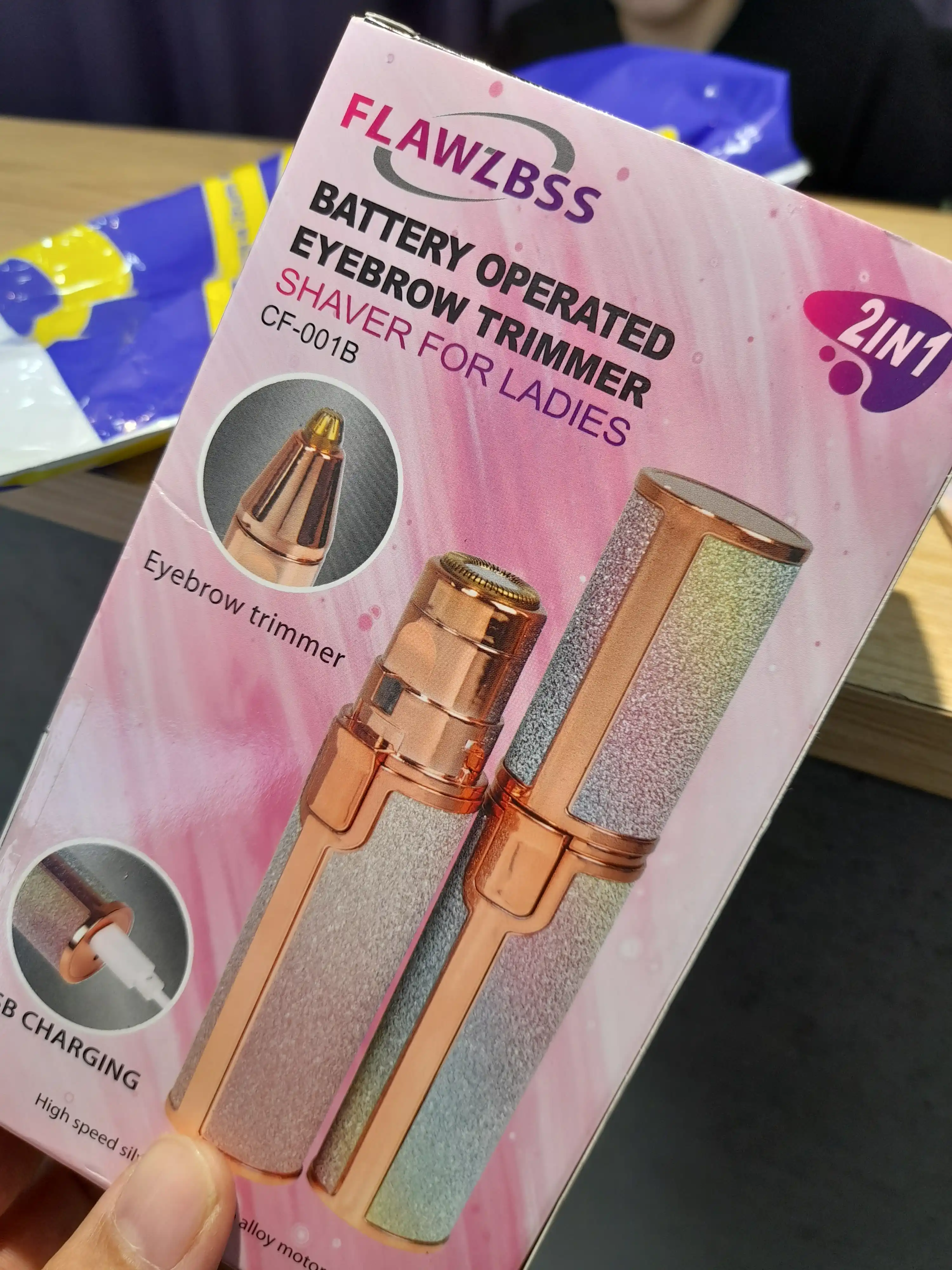 Epilator, qosh terish, yuz, quloq, burun, bikini zonasidagi sochlarni olib tashlash uchun