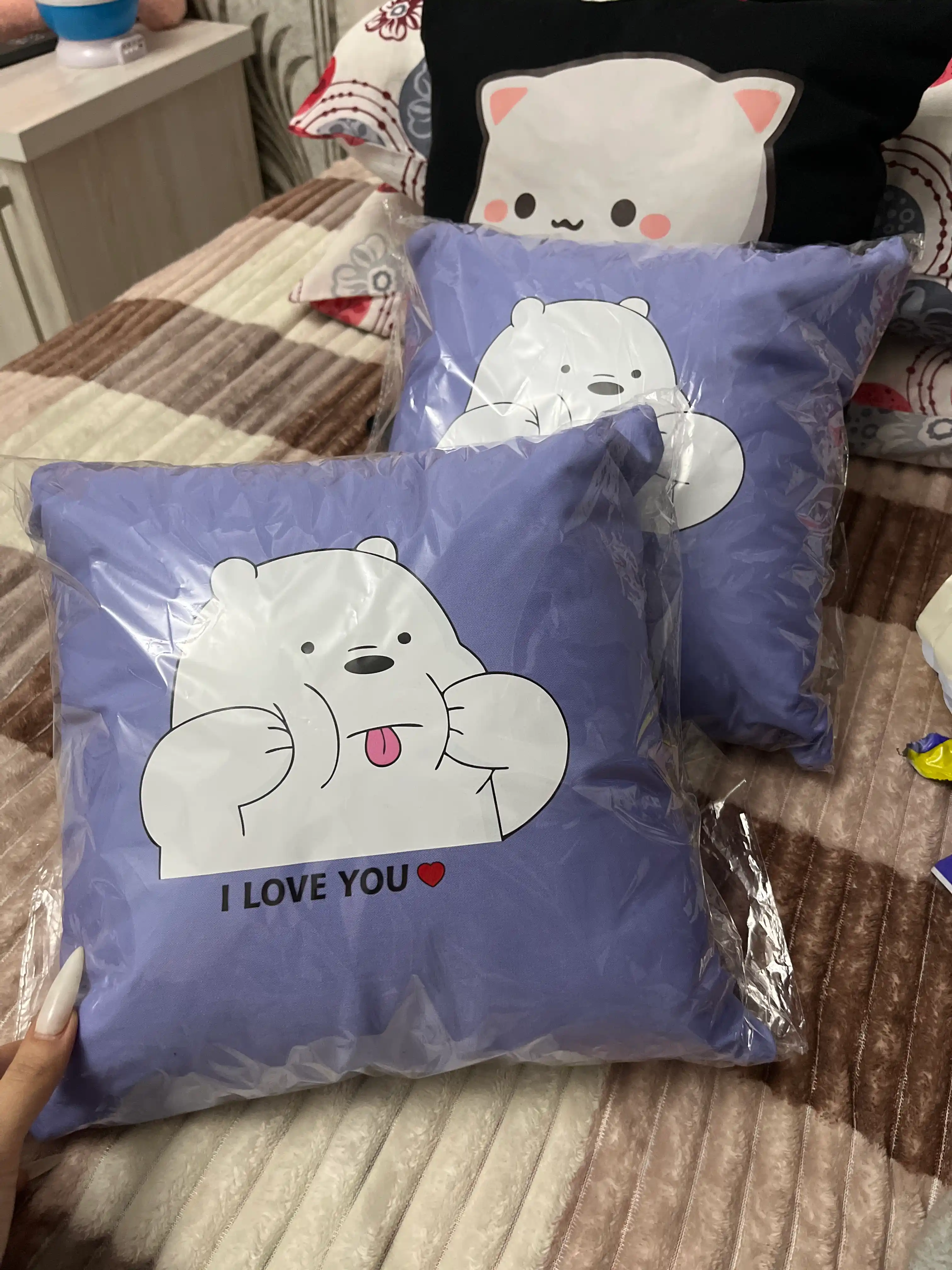 Подушка с принтом и надписью "I Love You"