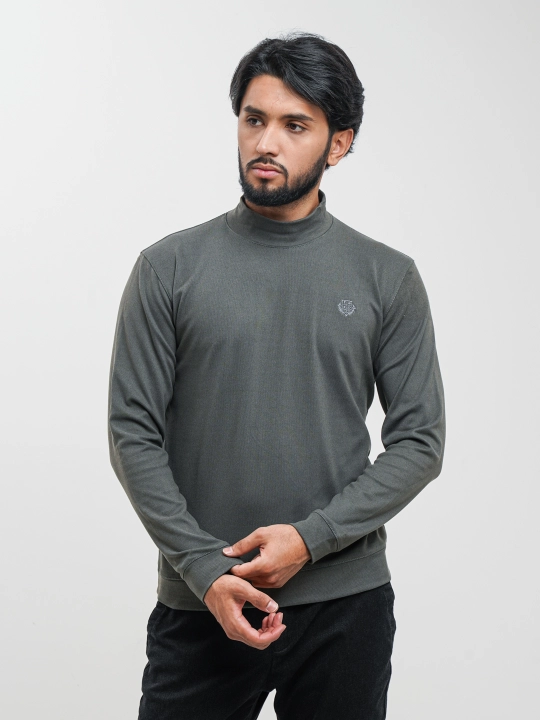 Bir tonli vodolazka, uzun yengli, erkaklar uchun