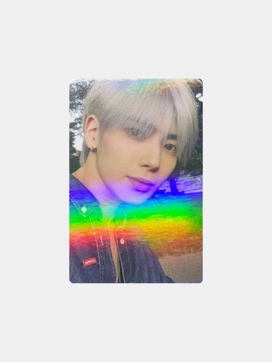 Yaltiroq fotokartalar TXT guruhi Taehyun bilan - 