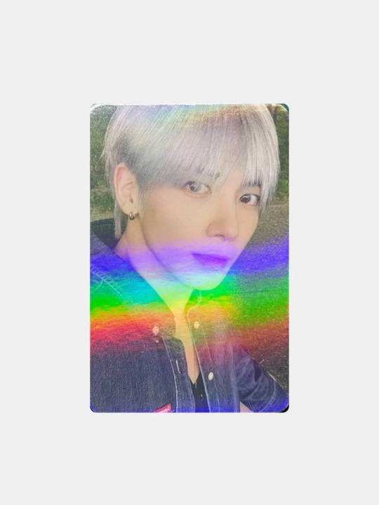 Yaltiroq fotokartalar TXT guruhi Taehyun bilan - 
