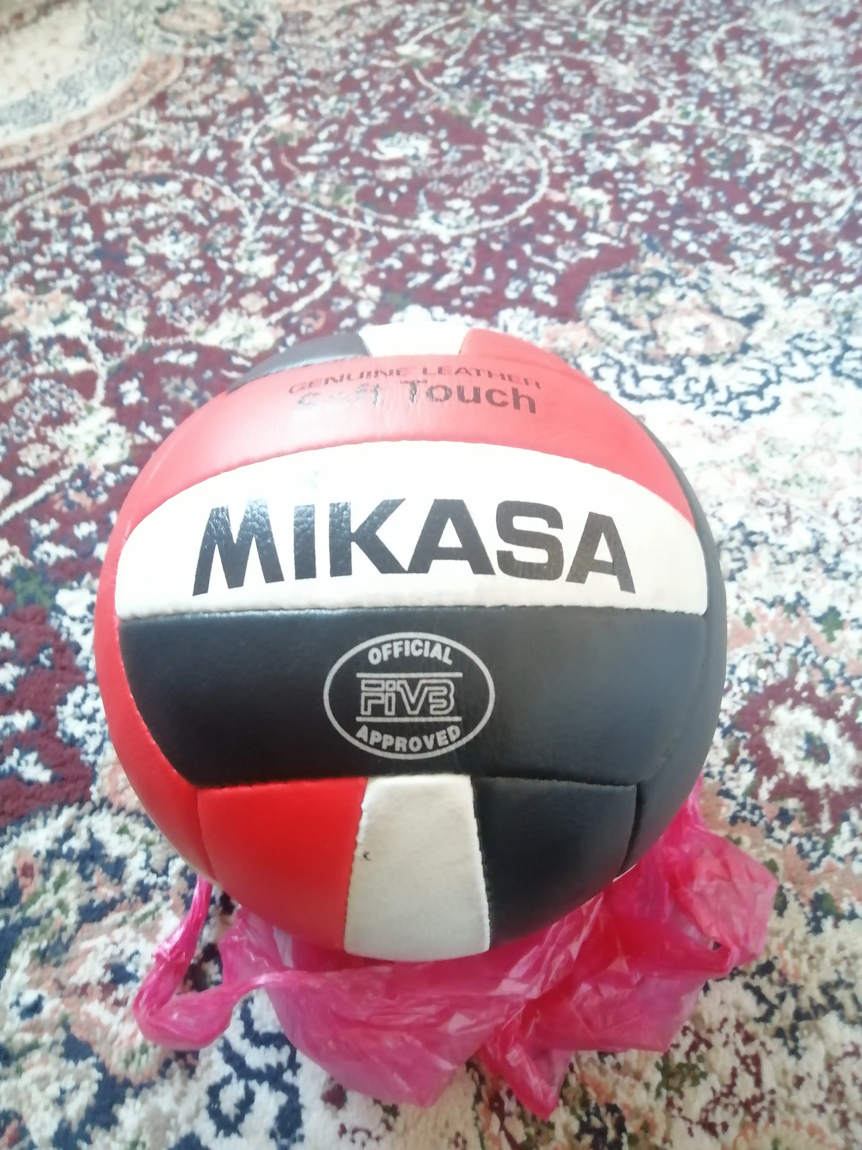 Mikasa voleybol to'pi