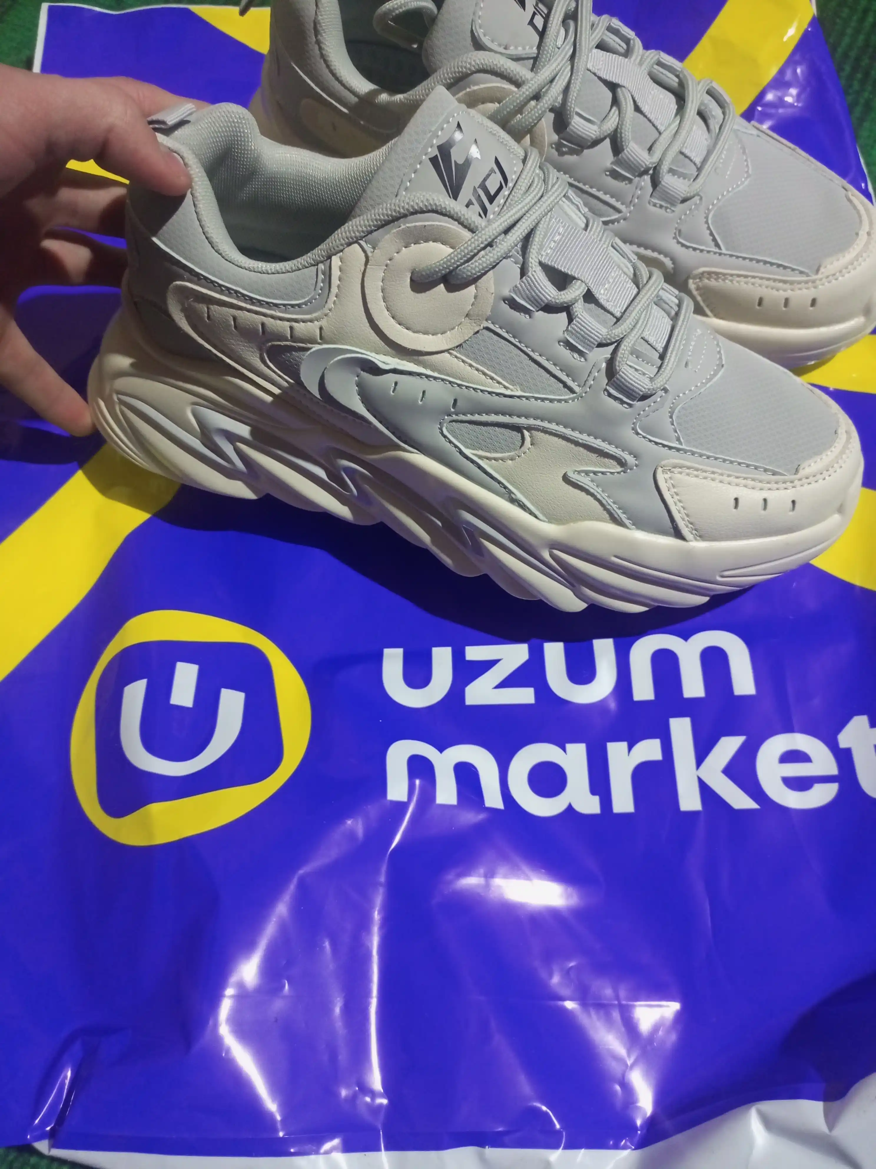 Erkaklar va ayollar uchun qulay, yengil, va yomg'ir o'tkazmaydigan krassovkalar