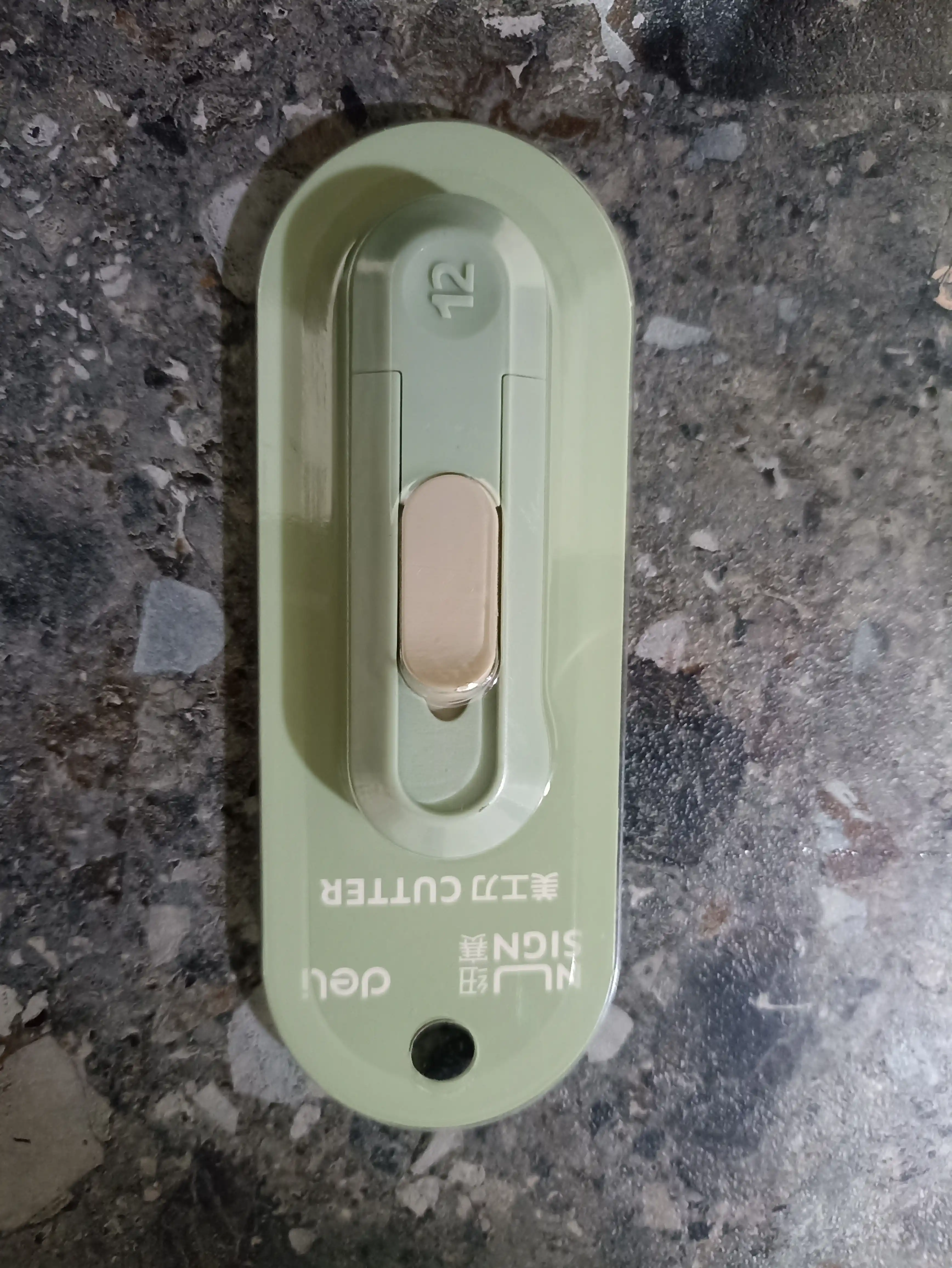 Kanselyariya pichog'i Deli NS065