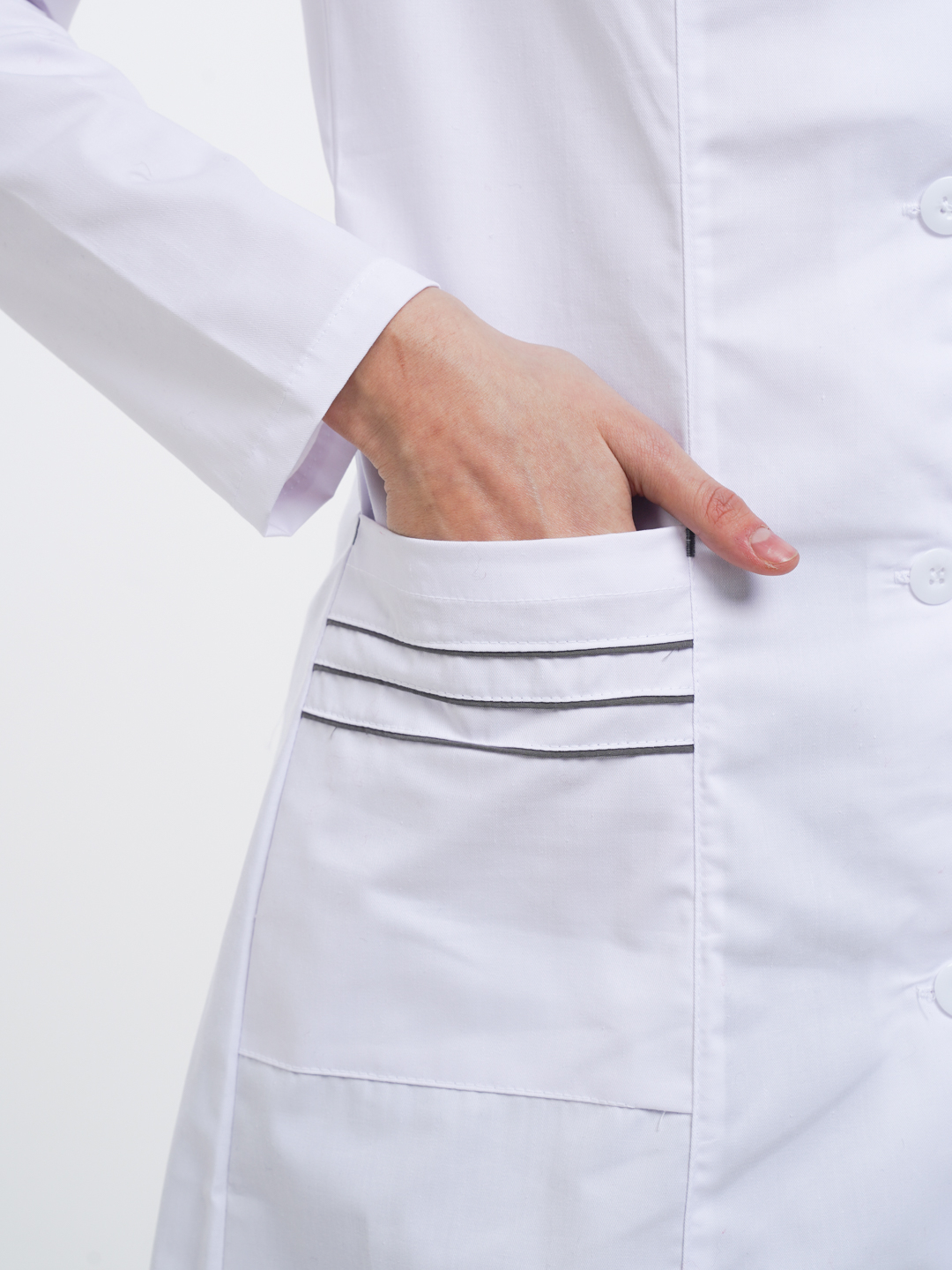 Tibbiy xalat kiygan jozibali qizlar