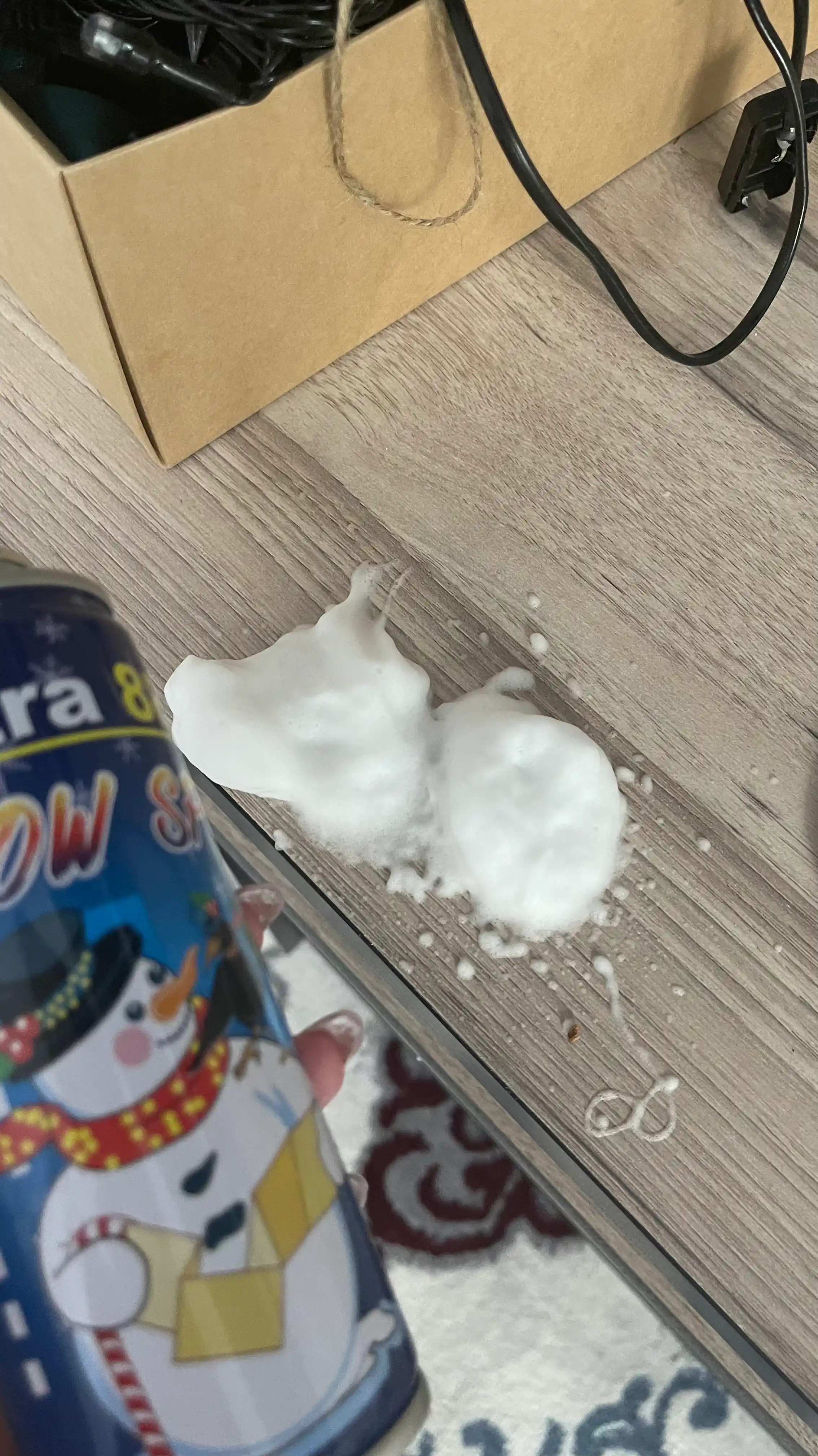 Qor archa daraxti uchun sun'iy qor spreyi Extra, oq, 250 ml