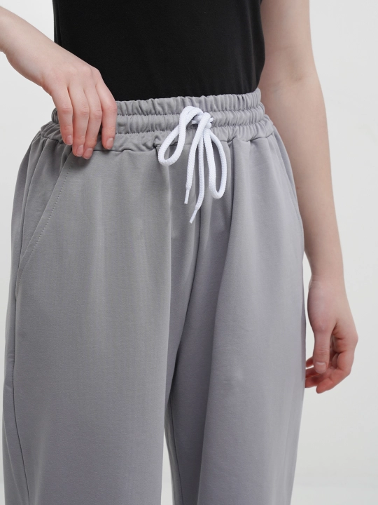 Keng joggerlar, ayollar oversize