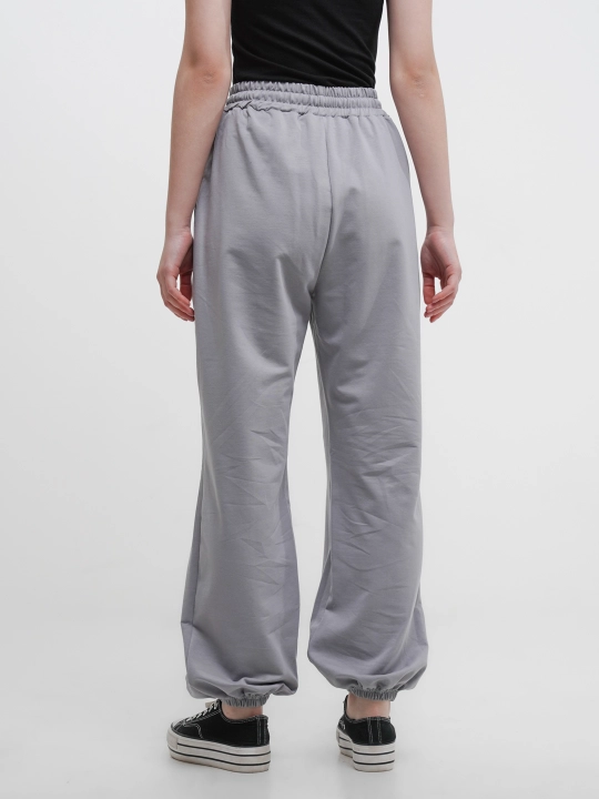 Keng joggerlar, ayollar oversize