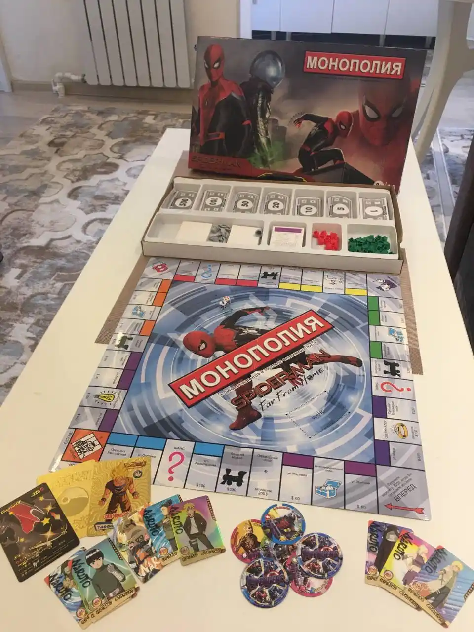 Подарочный набор для игры "Монополия", планшет и коллекционные карточки "Pokemon" и "Naruto"