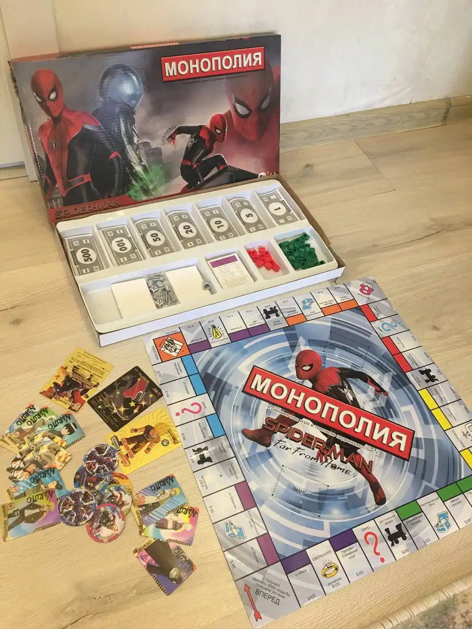 Подарочный набор для игры "Монополия", планшет и коллекционные карточки "Pokemon" и "Naruto"