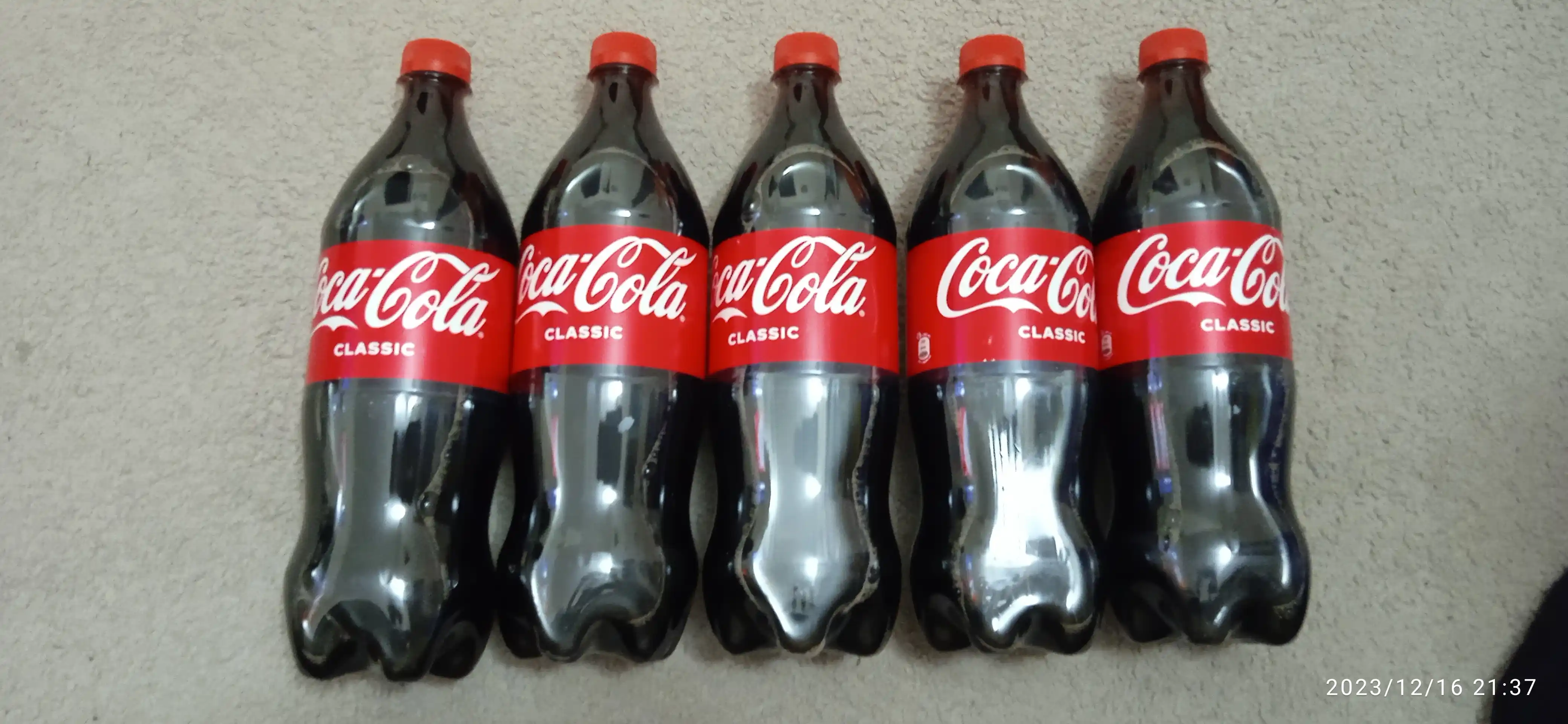 Gazlangan ichimlik Coca Cola Classic, 1 litr