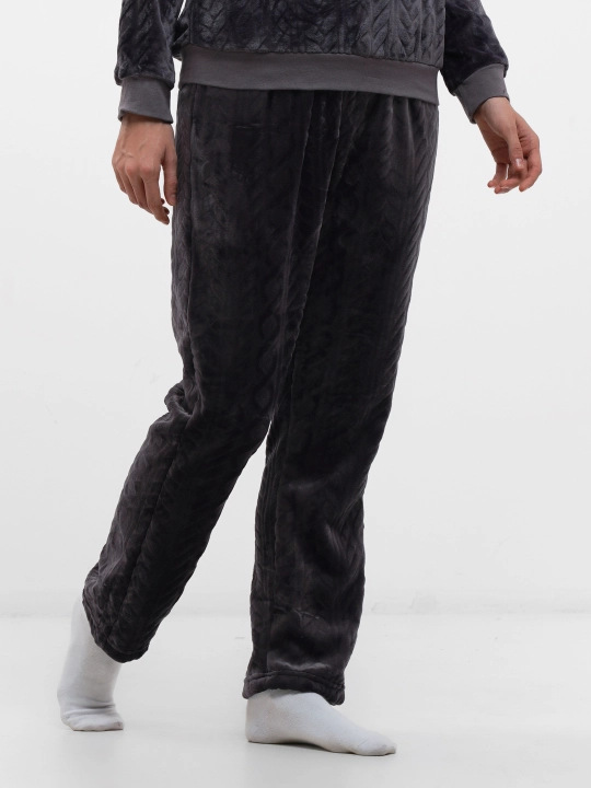 Ayollar uchun pijama, velyurli