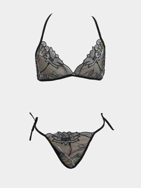 Shaffof ichki kiyimdagi kokraklar