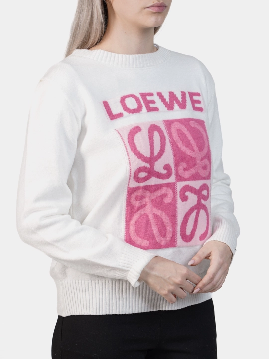 Sviter yozuvli Loewe
