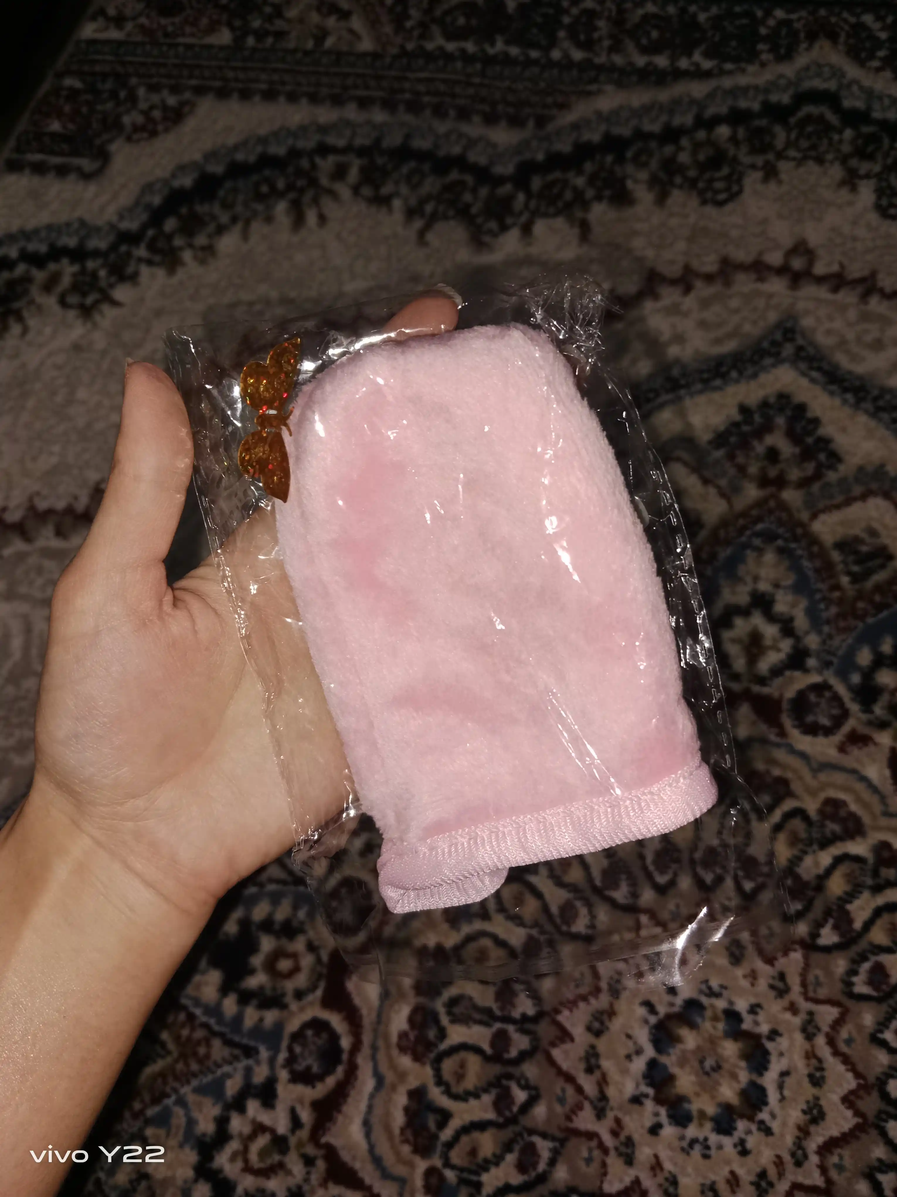 Yuz yuvish va makiyajni tozalash uchun, mikrofiberli qo'lqop sponj