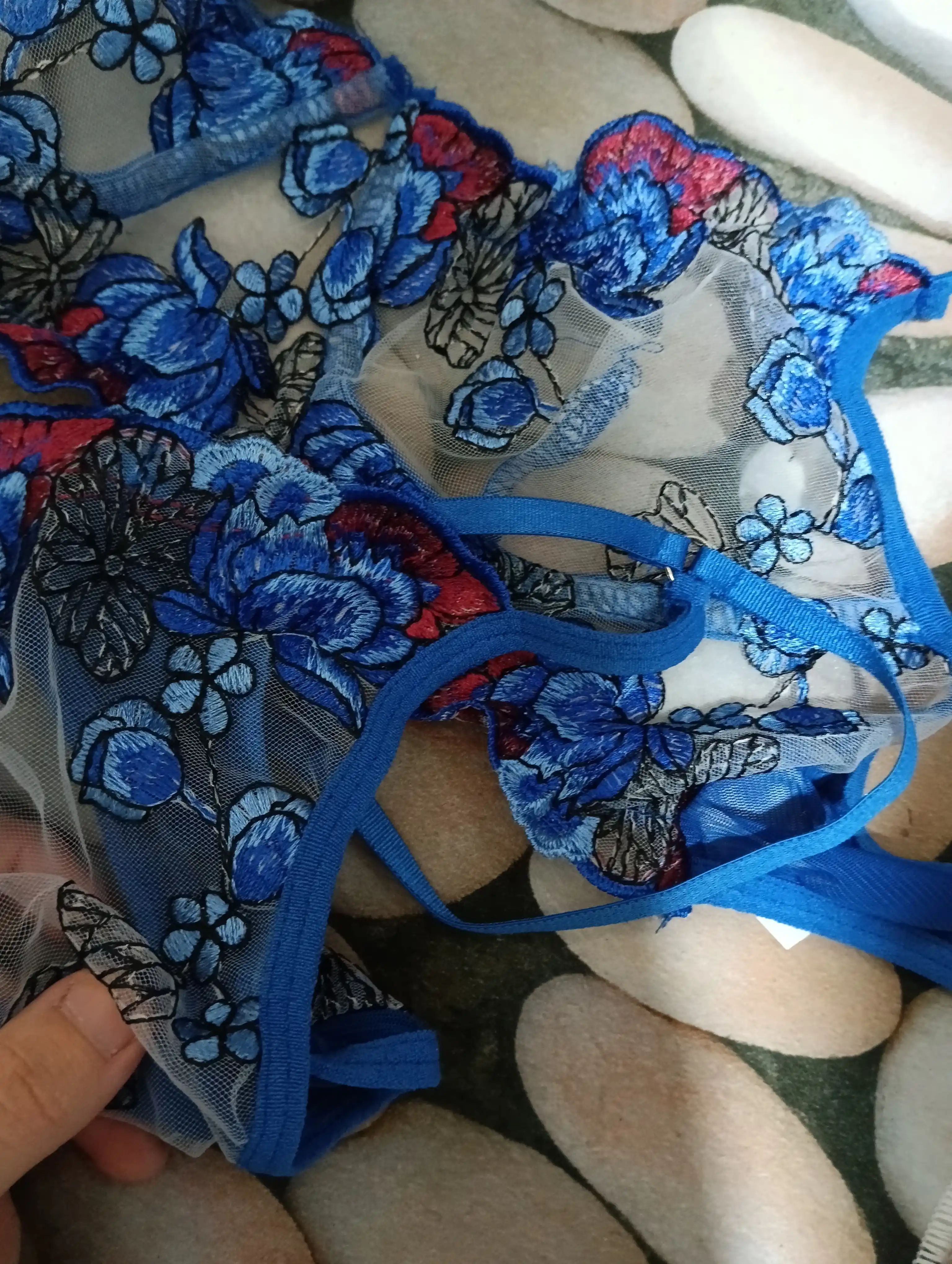 Ayollar ichki kiyim to'plami: gulli dantelli suyaksiz byustgalter va string, S–XL