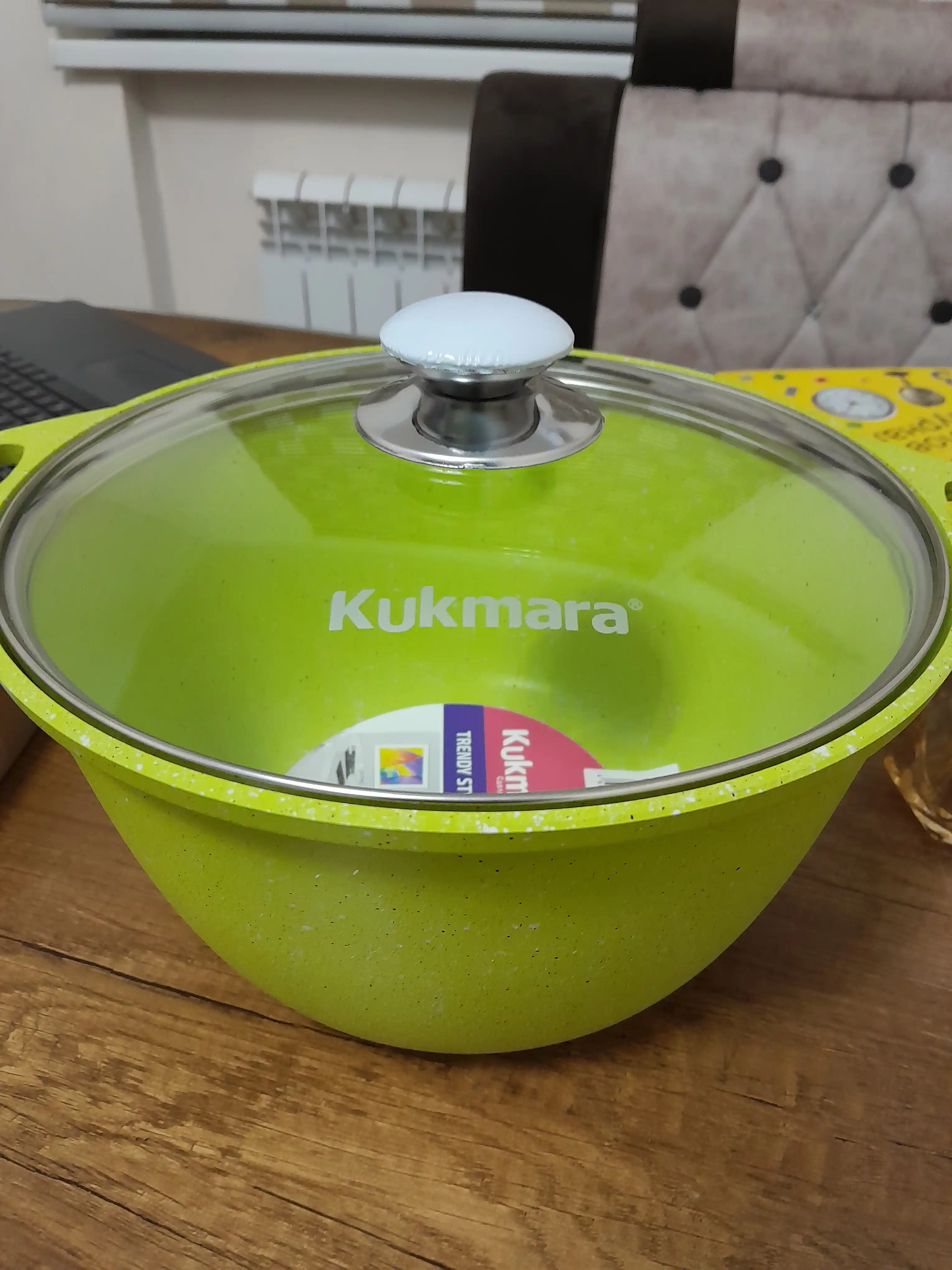 Kastryulya Kukmara Trendy Style, shisha qopqoq bilan, laym