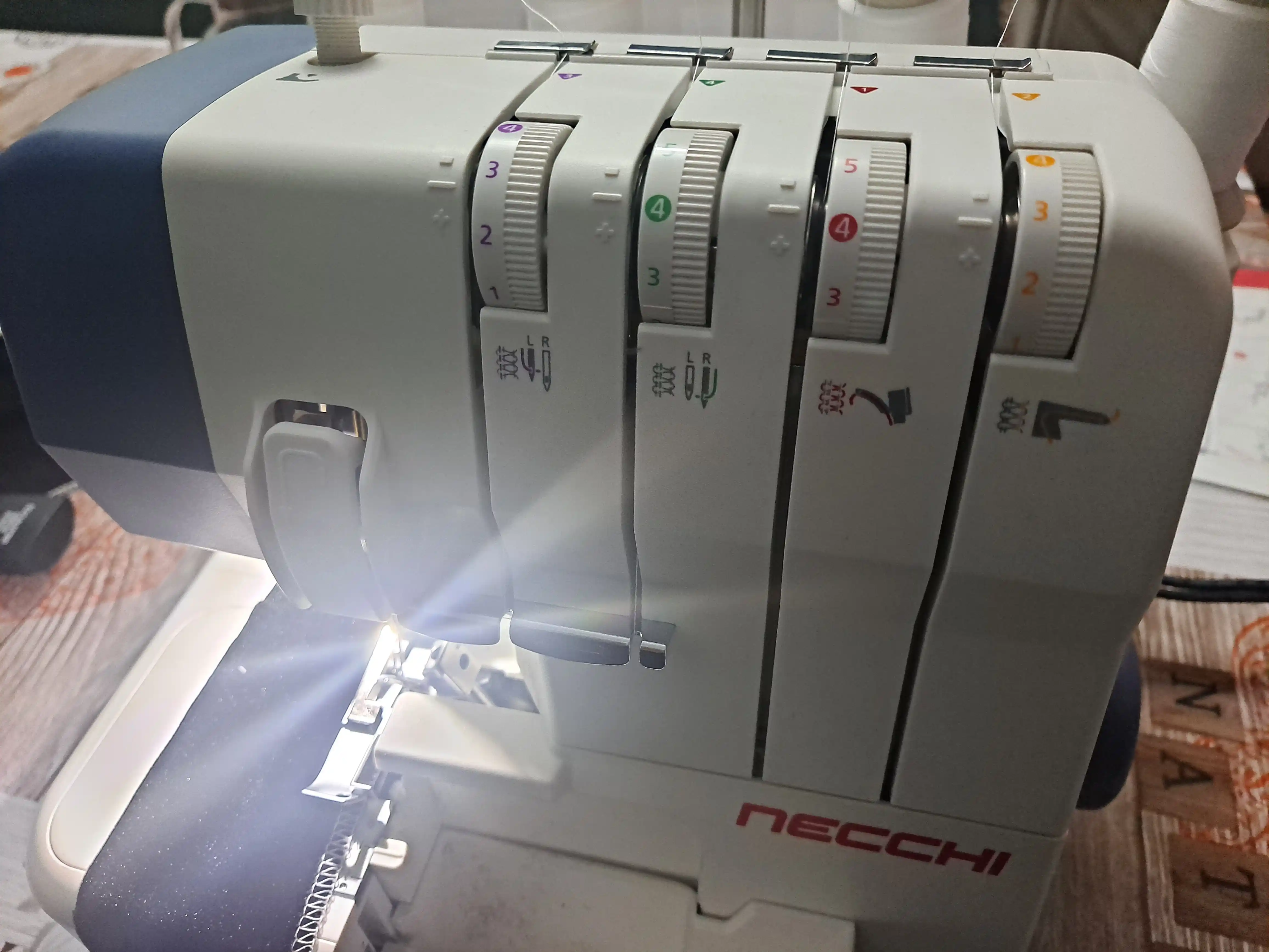 Оверлок Necchi NL11C 4554D, 1300 строчек в минуту
