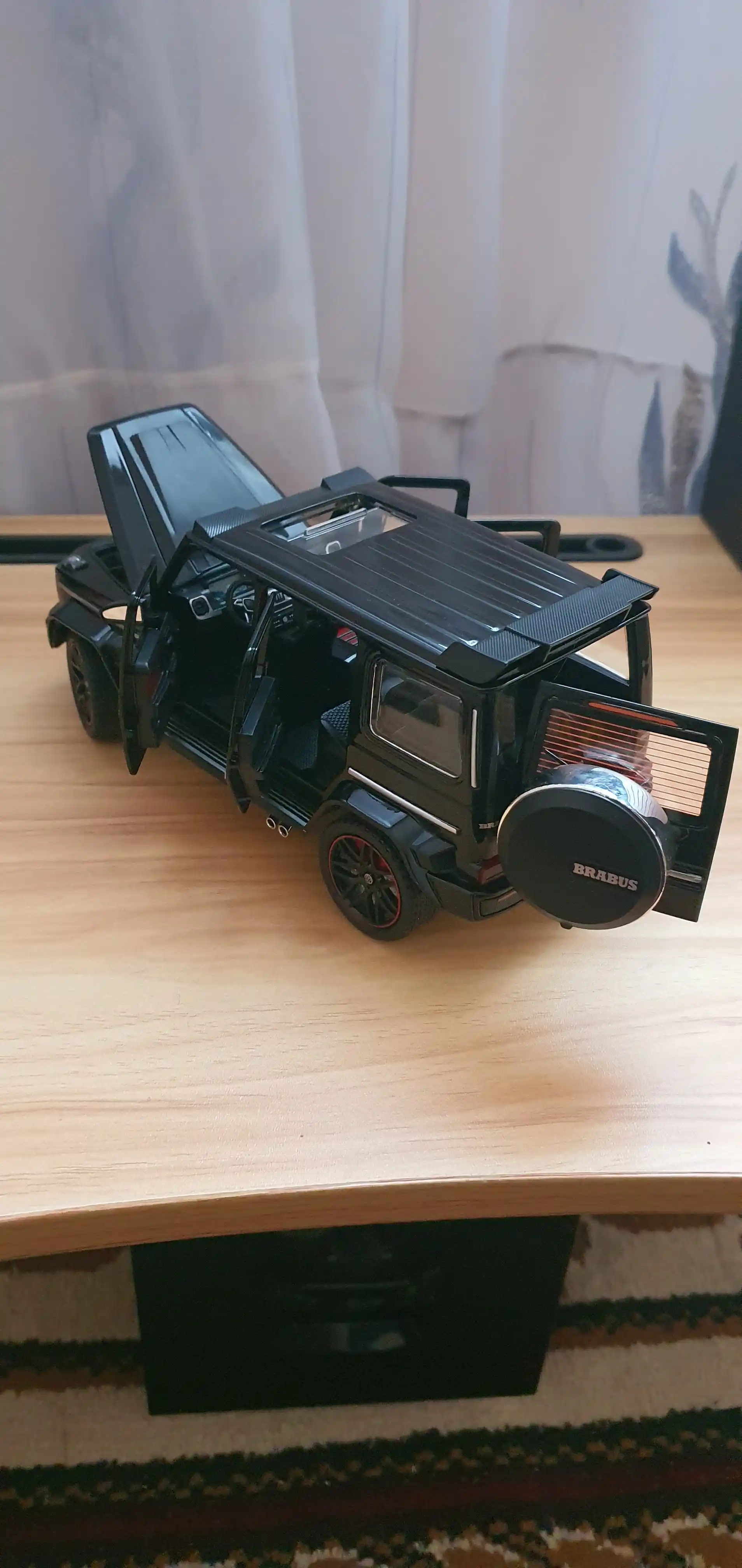 Металлическая машинка Mercedes-Benz G-Brabus G800 1:24