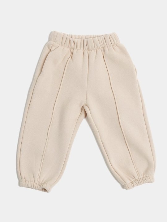 Bolalar kostyumi, sport, flis ustida