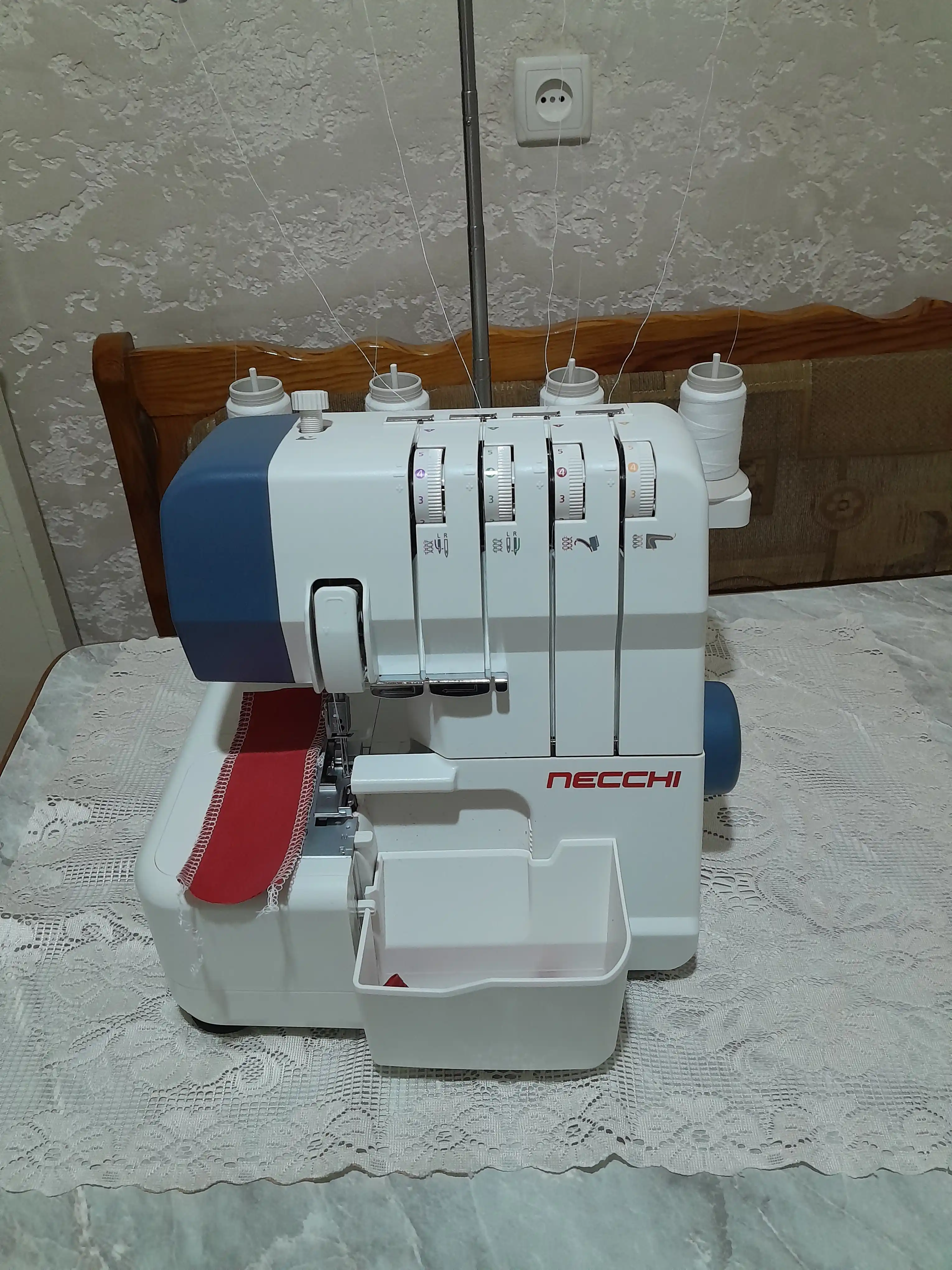 Оверлок Necchi NL11C 4554D, 1300 строчек в минуту