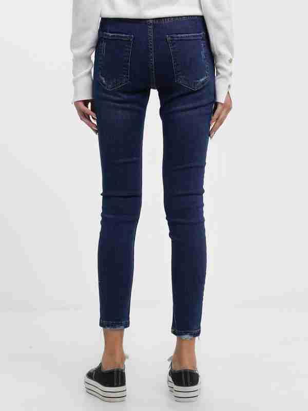 Xotinning yubka ostida porno Porno Nalya Varley