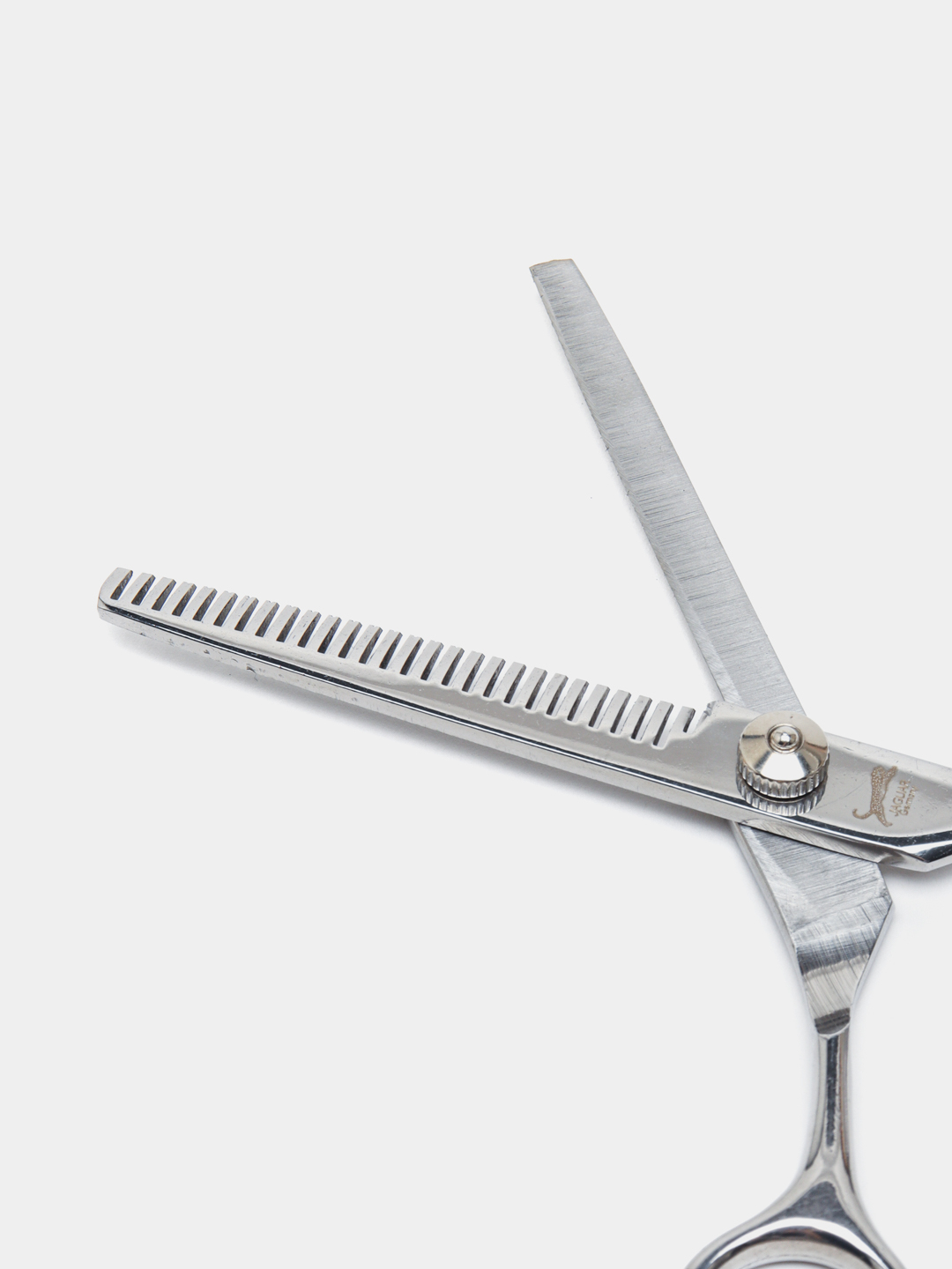 Sartaroshni yomon kesganim uchun sikdim.