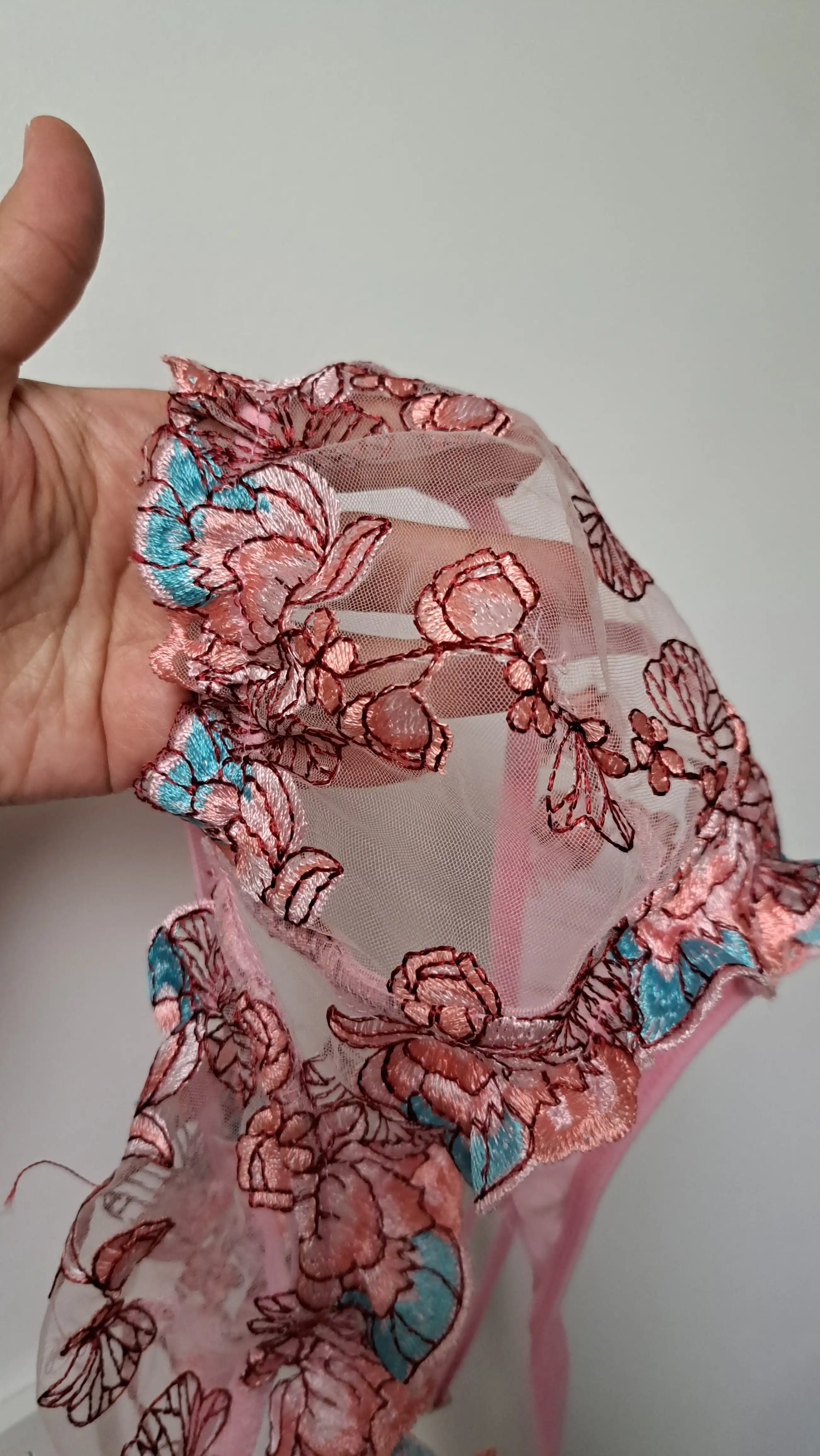 Ayollar ichki kiyim to'plami: gulli dantelli suyaksiz byustgalter va string, S–XL